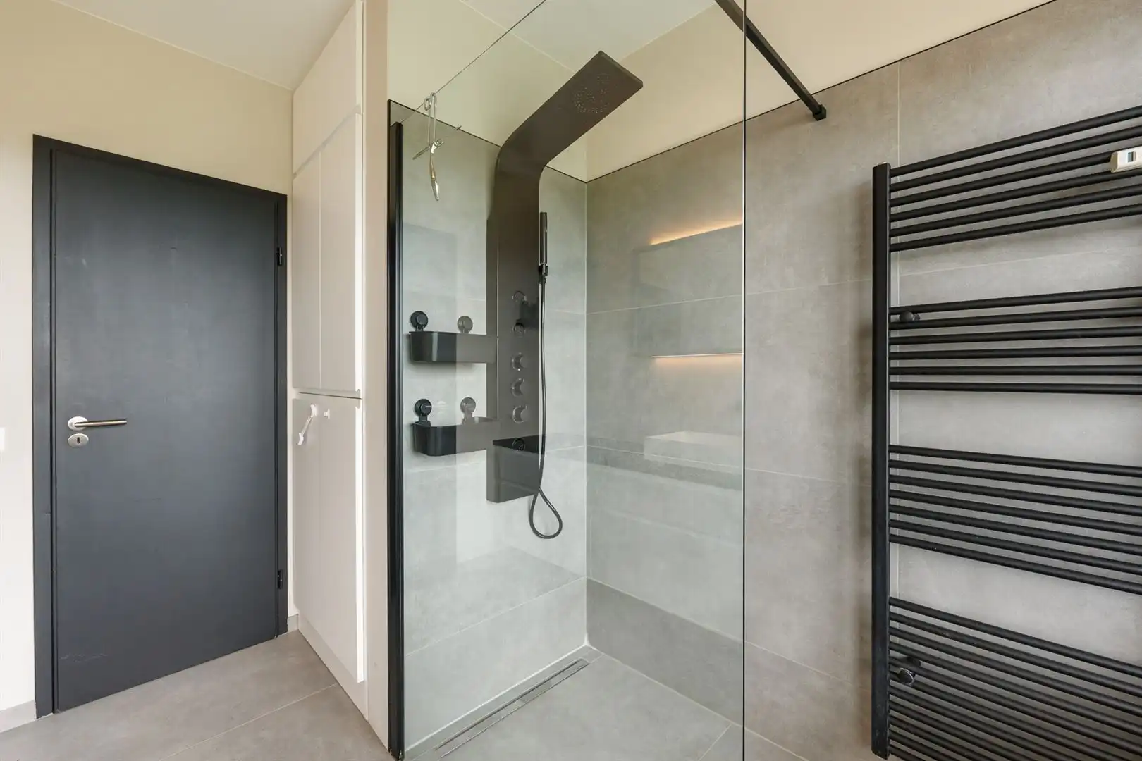Gerenoveerd appartement met adembenemende zichten foto 12