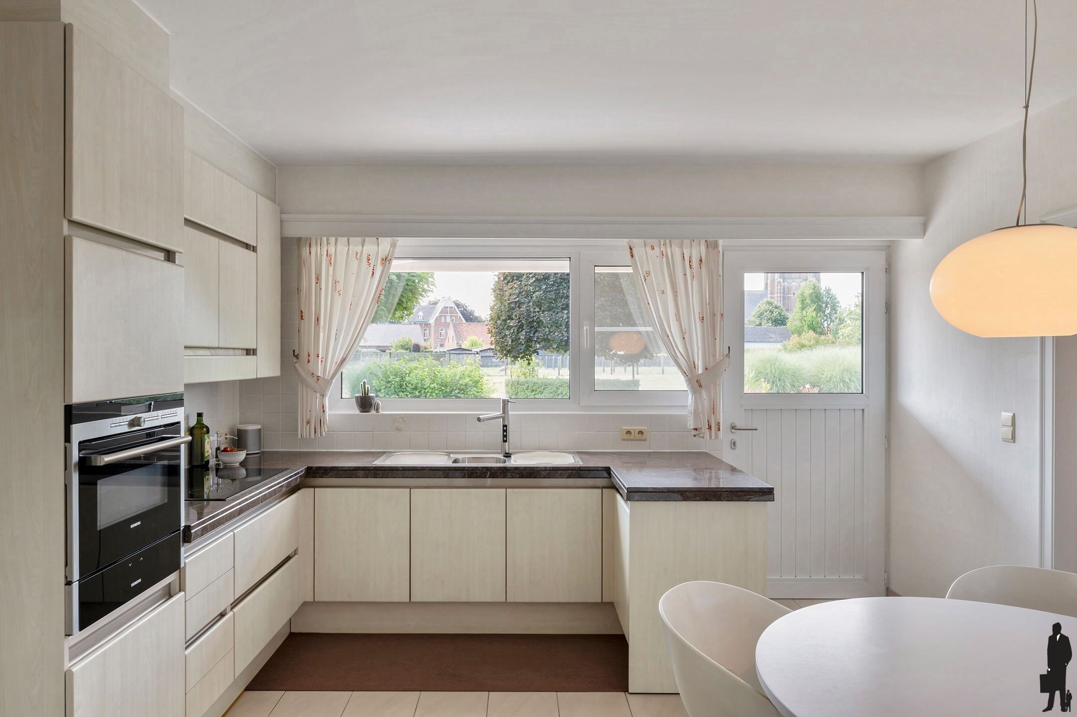 Uitstekende villa met 4 slpk. op ca. 2.000m² in Weelde foto 13