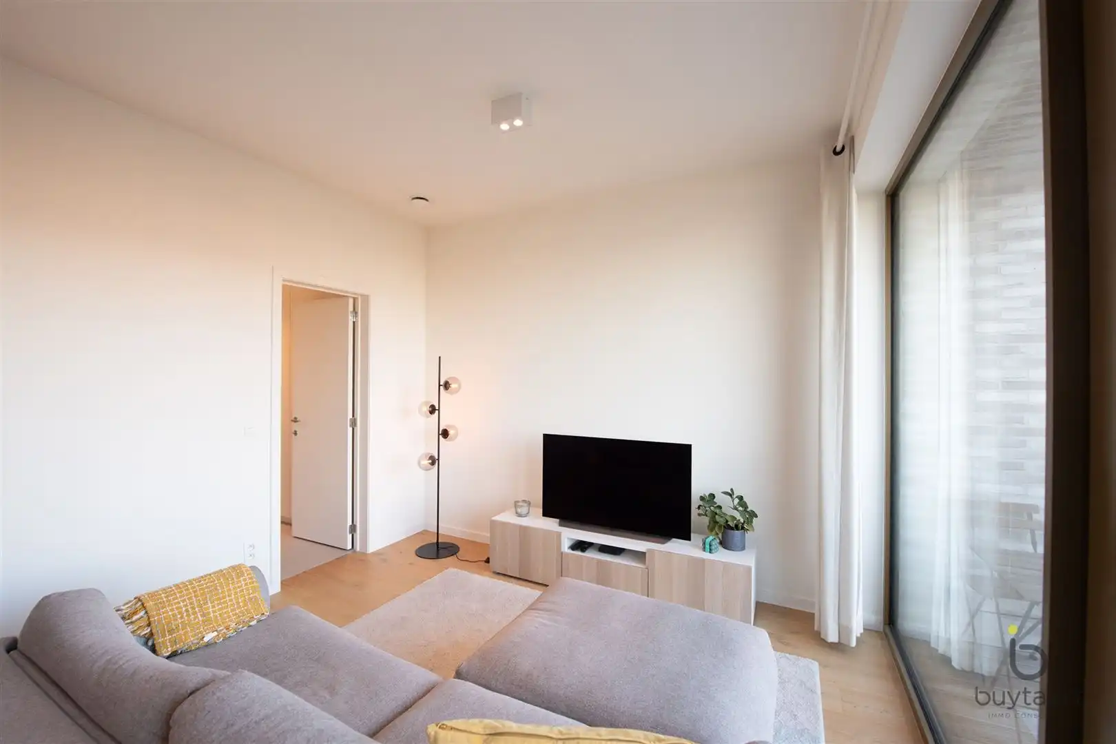 Recent studio - appartementje met leuk terras! foto 7