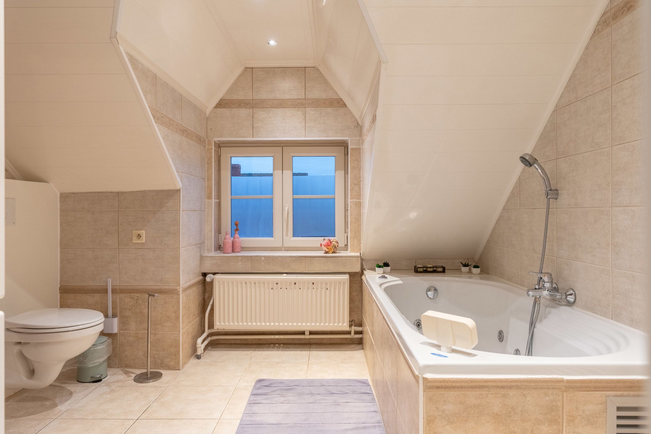 Instapklare gezinswoning met 5 slpks en 2 bdks te Vosselaar. foto 35