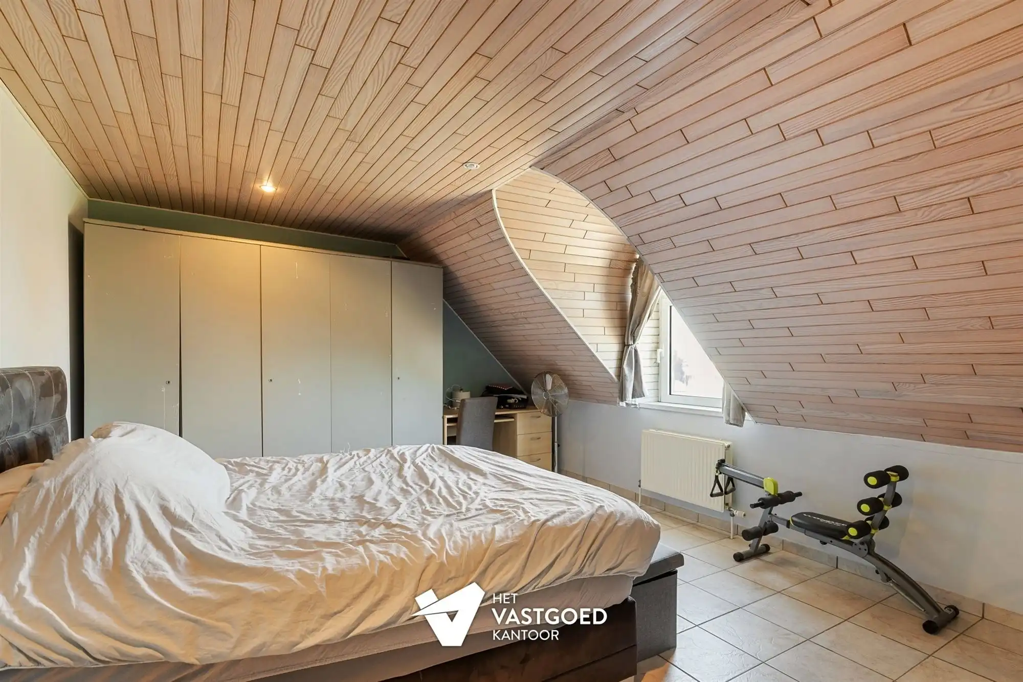 ZEER RUIM EN LICHTRIJK DUPLEX APPARTEMENT (149M²) MET 2 SLAAPKAMERS EN LEUKE VERANDA MET 2 TERRASSEN TE LAAKDAL foto 12