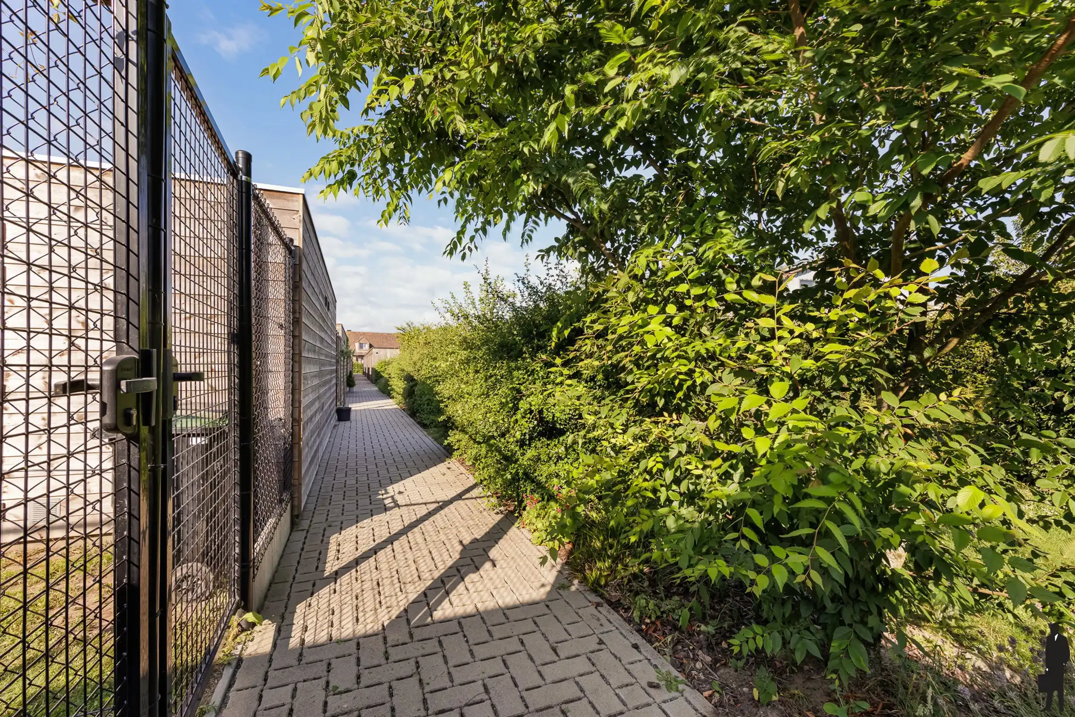 Stijlvolle gezinswoning met 4 slpk & garage in Melsele foto 18