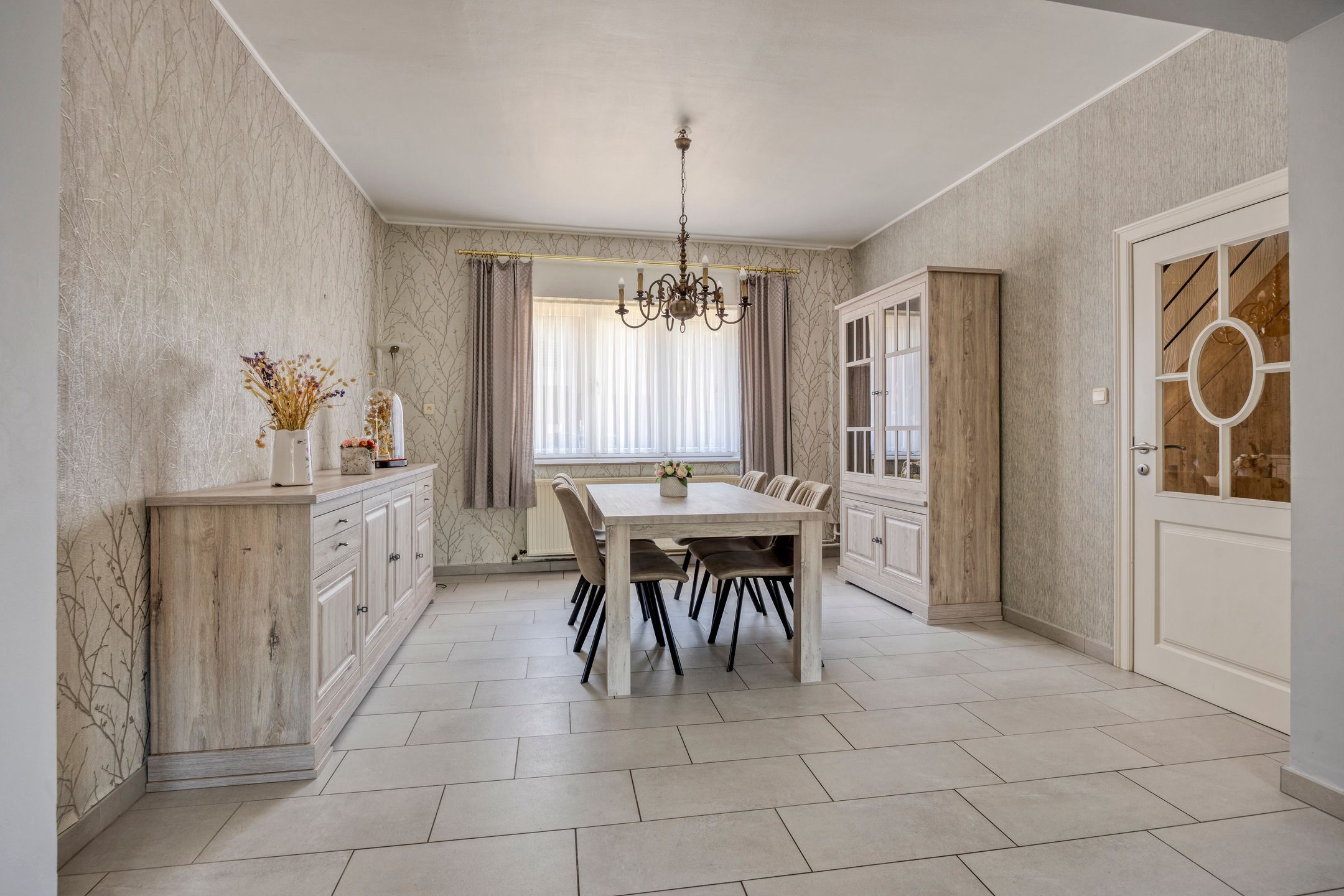 Wonen in dorpelijke charme: lichtrijke en ruime woonst foto 5