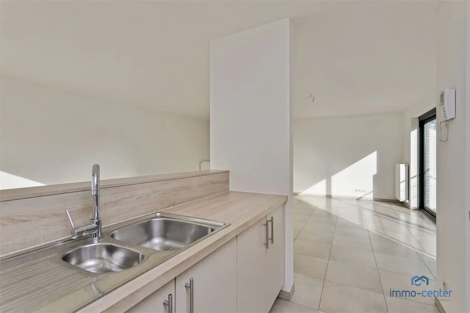 Modern twee-slaapkamer appartement te huur te Genk! foto 11