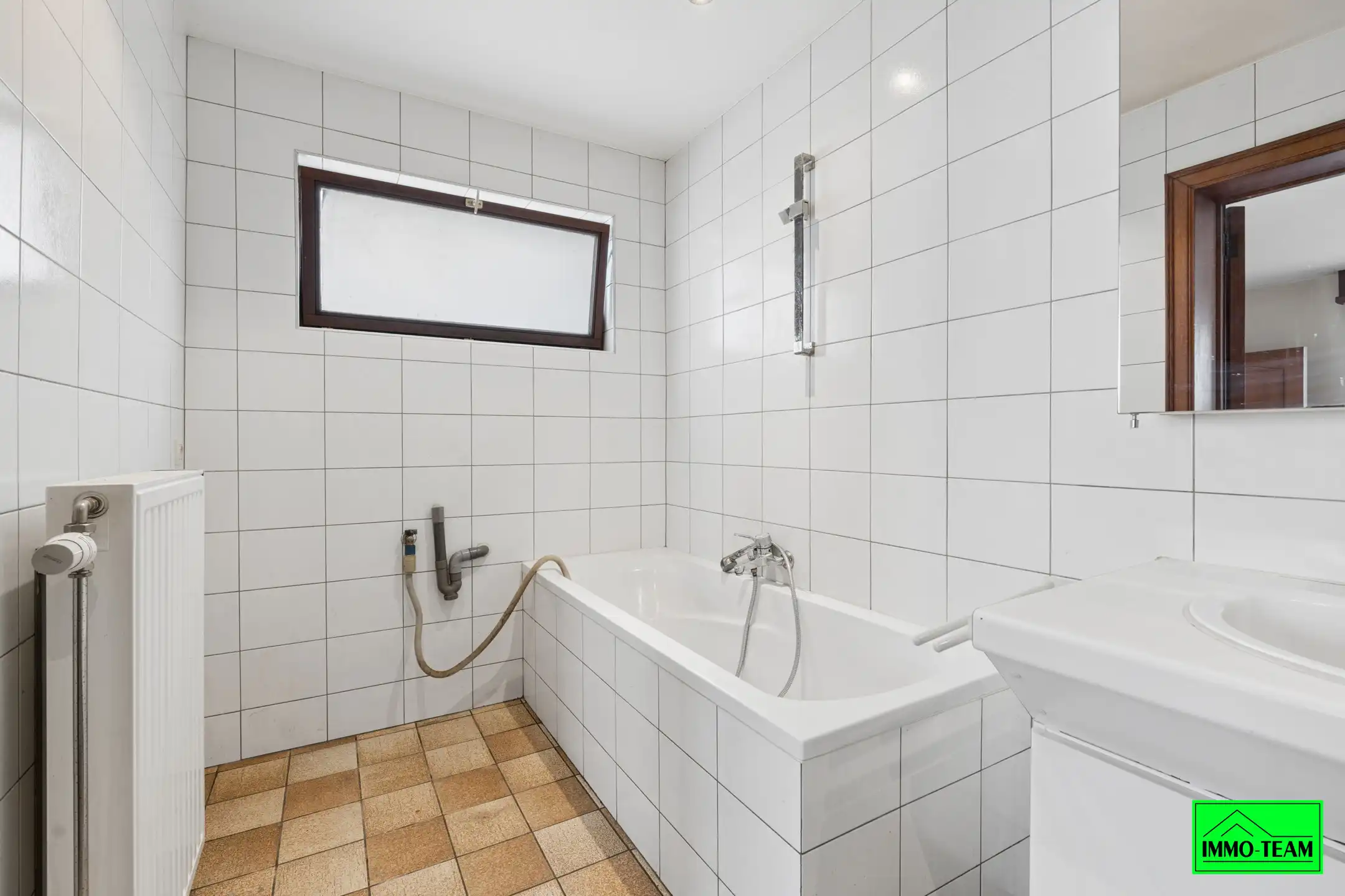 Te renoveren woning in rustige straat in Asse foto 10