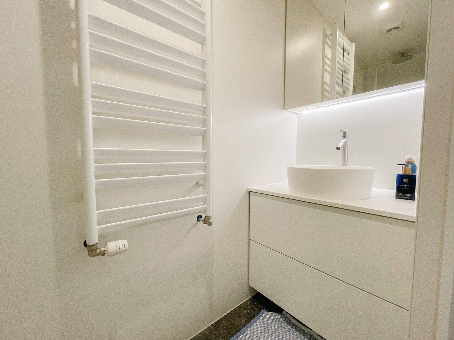 Appartement met zijdelings zeezicht en een ruim zuidwest gericht terras. foto 18