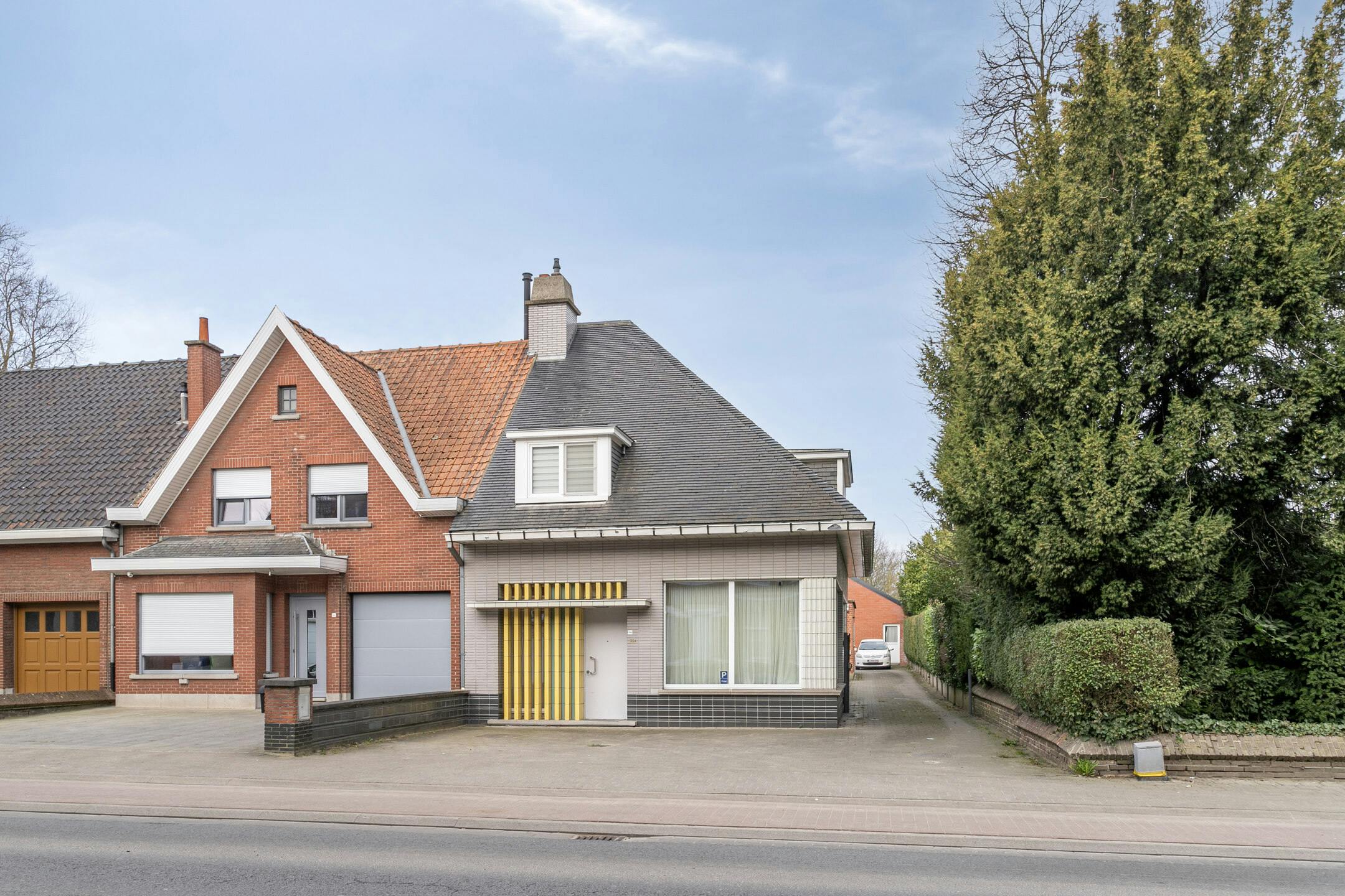 Modern magazijn van 145m² samen met ruime gezinswoning te koop in Bissegem foto 17