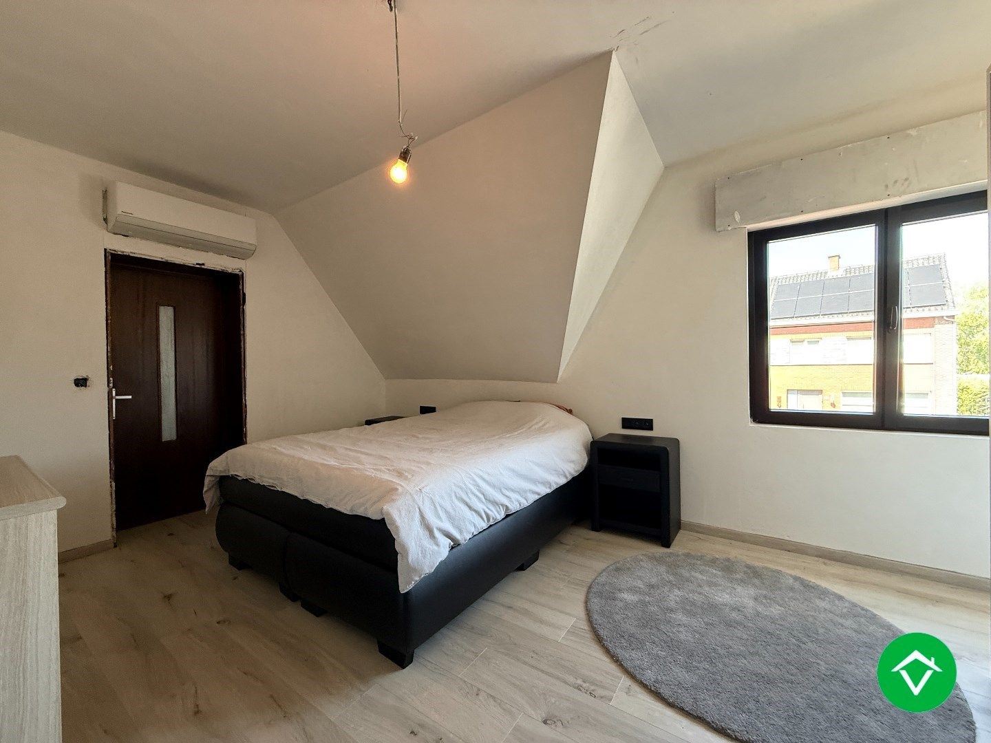 Charmante woning met twee slaapkamers, diepe tuin en ruime garage foto 18
