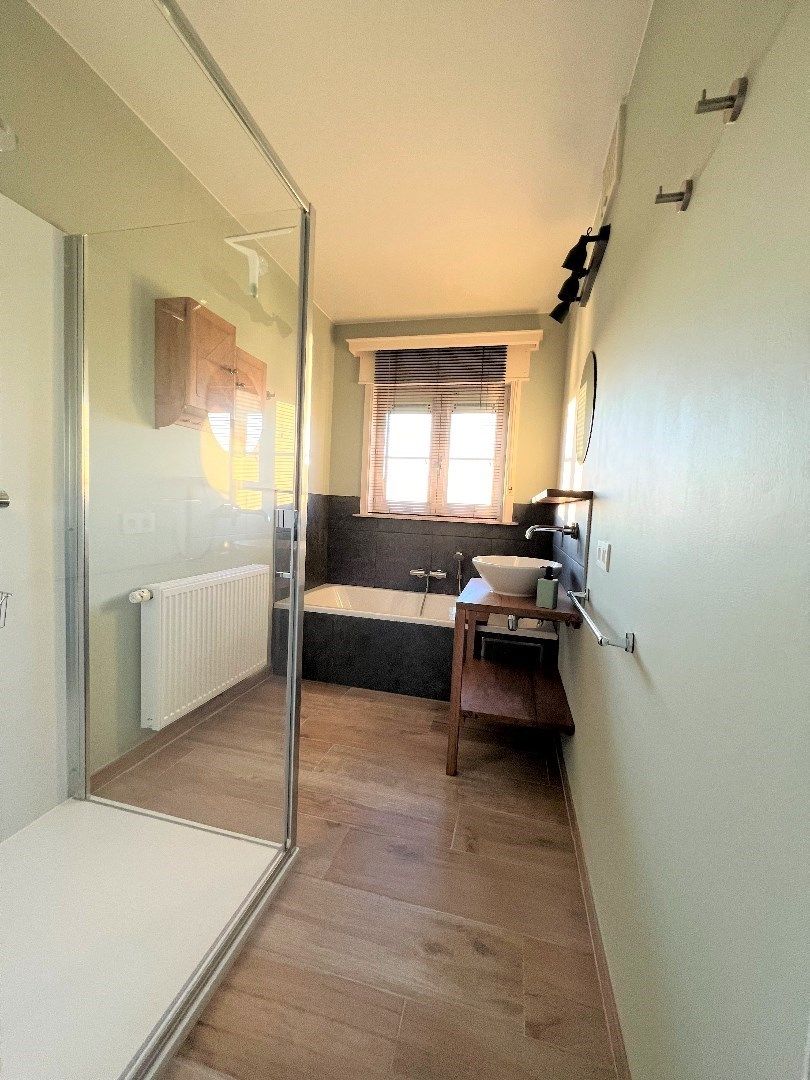 Gerenoveerde villa met 4 slaapkamers en twee badkamers foto 8