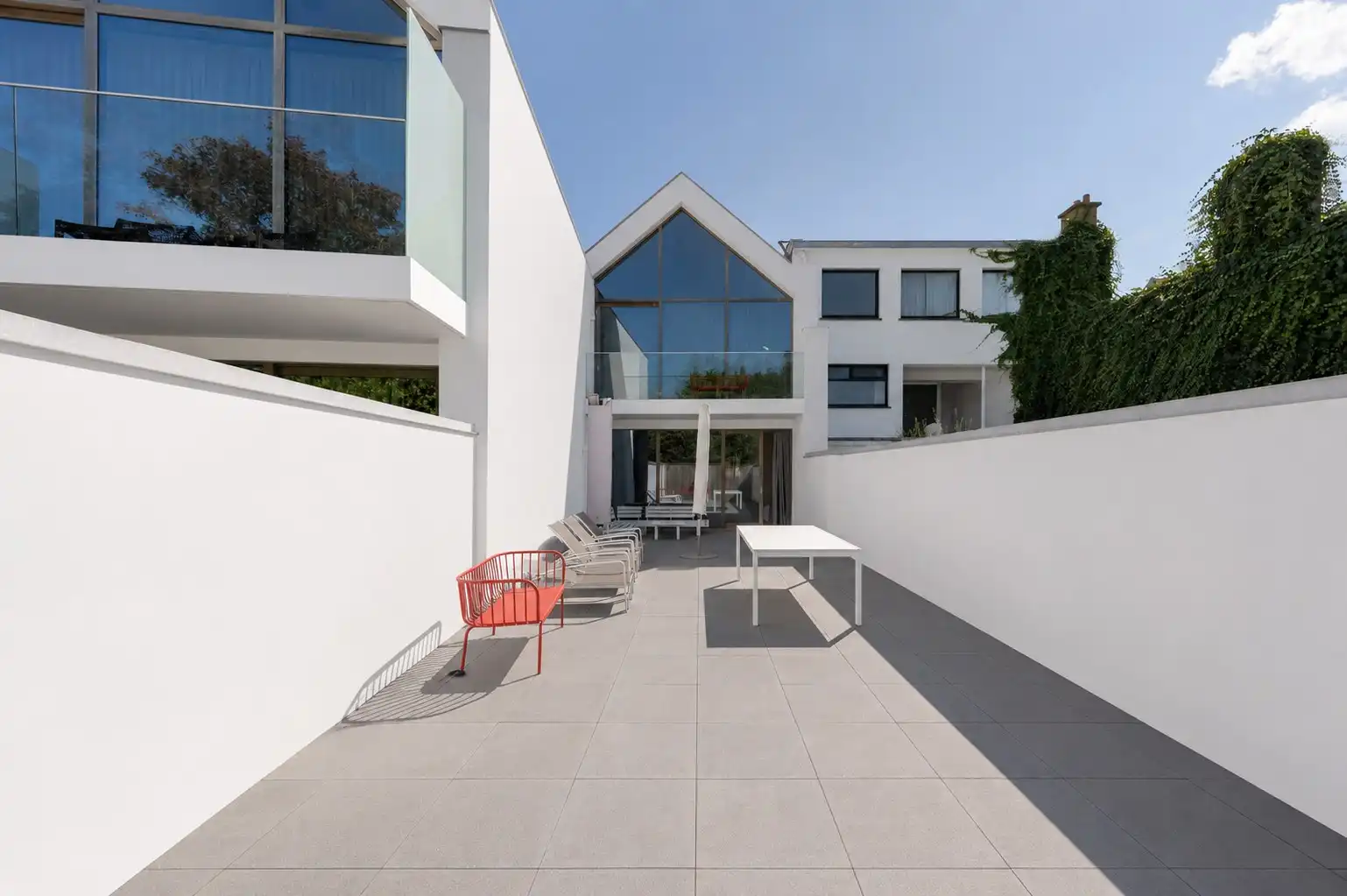 Recente woning aan het karaktervolle Oosthoekplein. foto 4