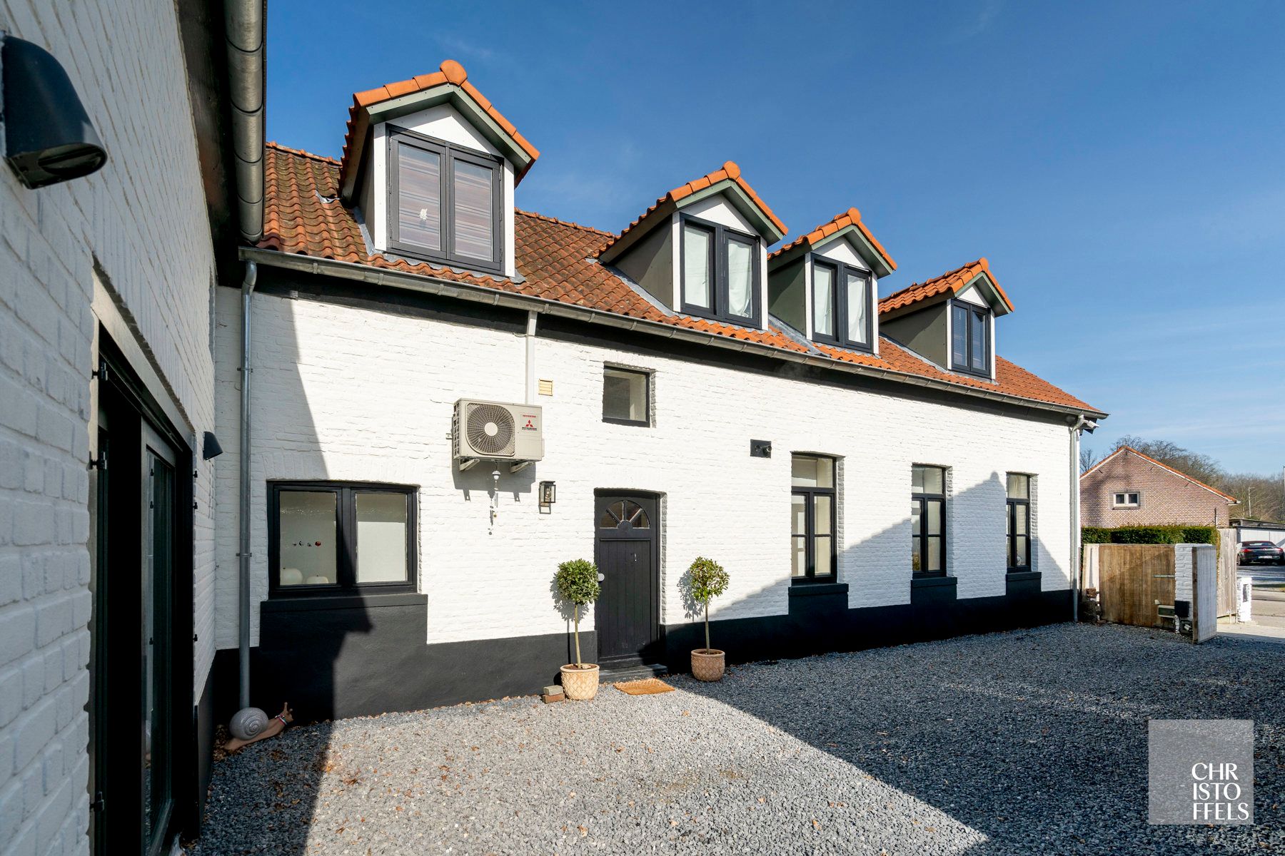 Gerenoveerde langgevel hoeve op een perceel van 1.060 m²!  foto 5