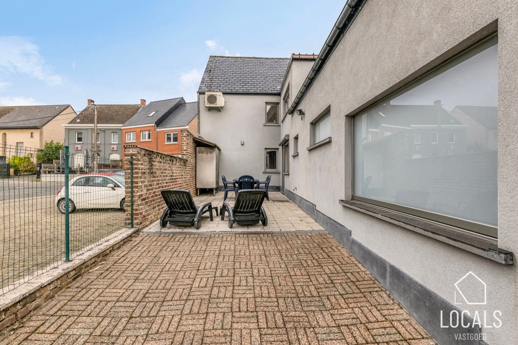Instapklare woning met 3 slaapkamers, tuin & garage foto 18