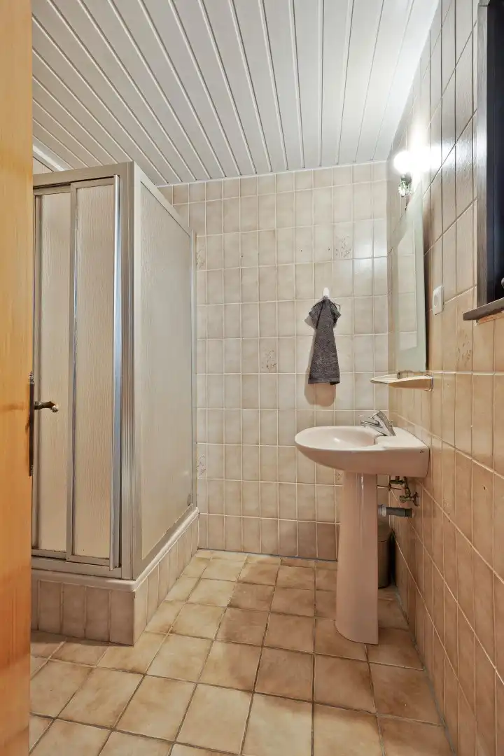 Te renoveren woning nabij het centrum van Mol ! foto 16