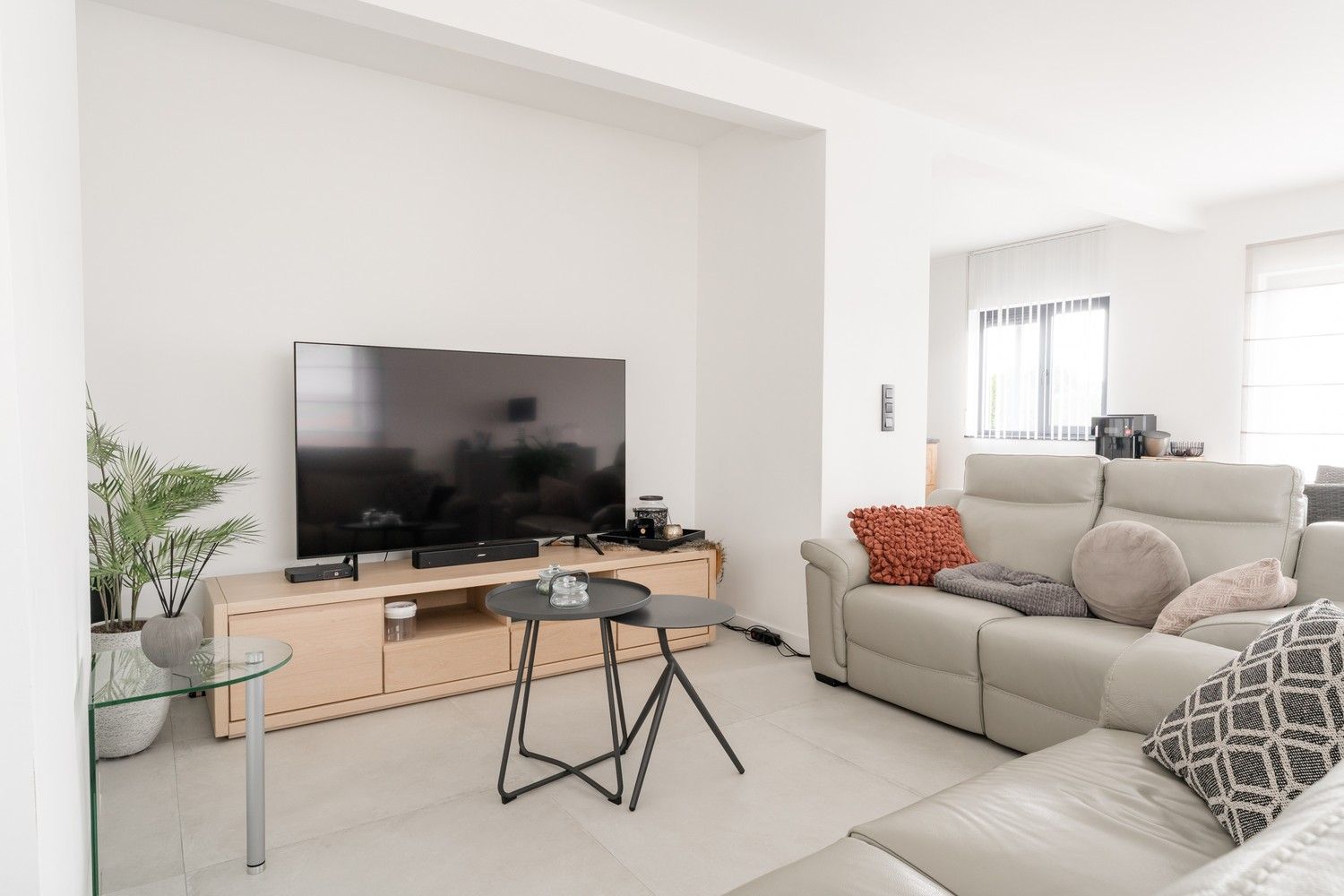 Ruim en volledig gerenoveerd 3 slaapkamer appartement foto 6