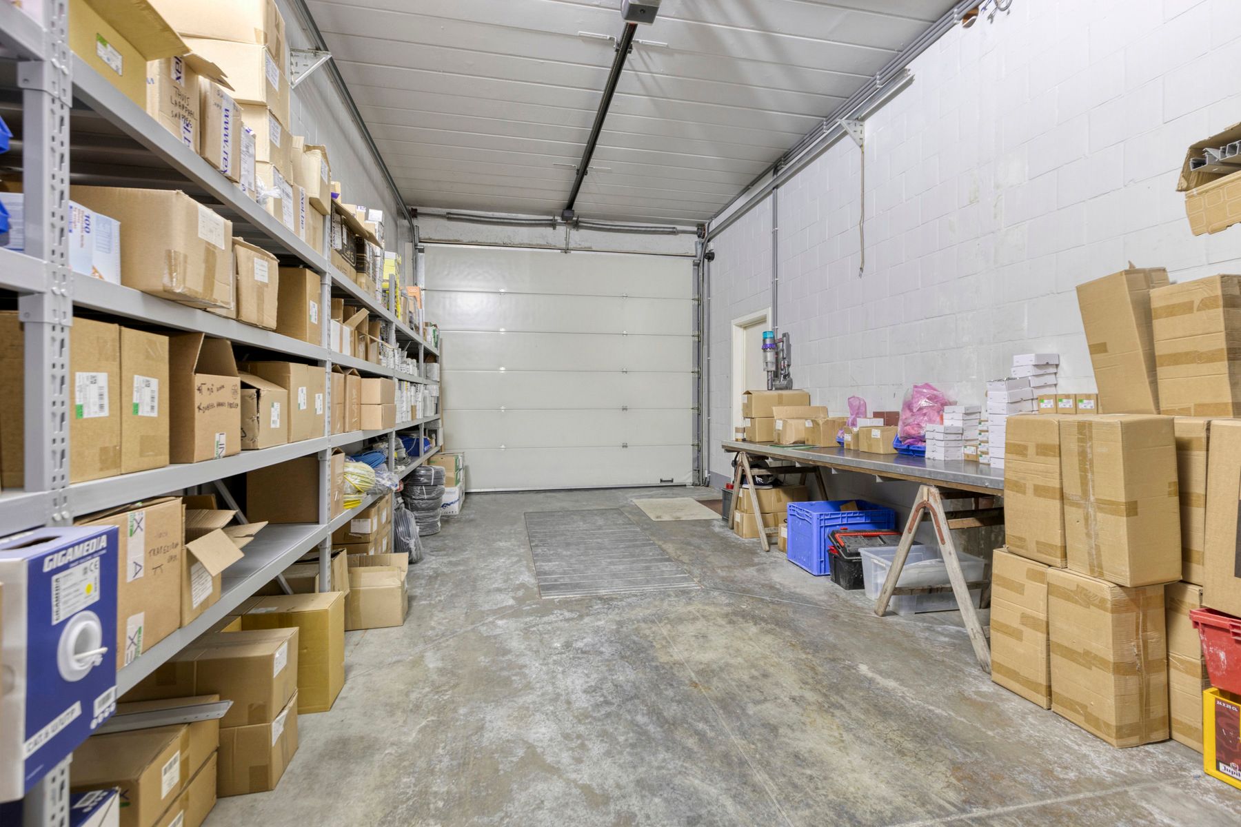 Moderne opslagloods te huur op toplocatie nabij de autosnelweg foto 3