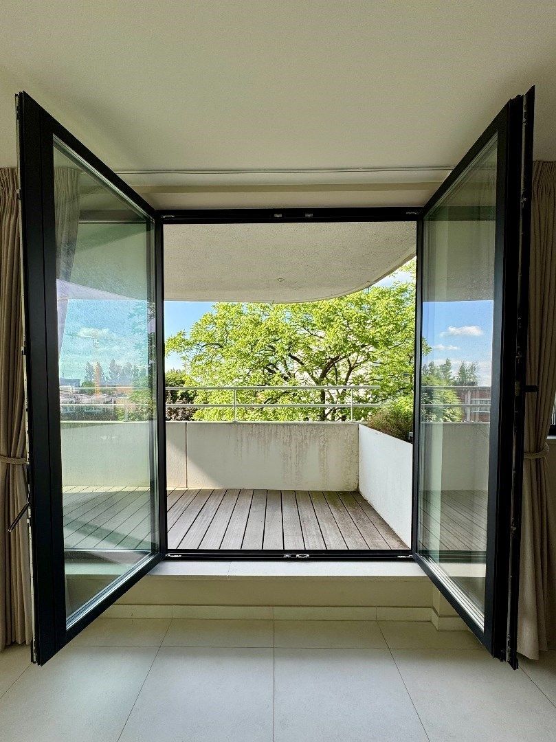 Luxueus appartement met panoramisch uitzicht in residentie Greentower foto 9