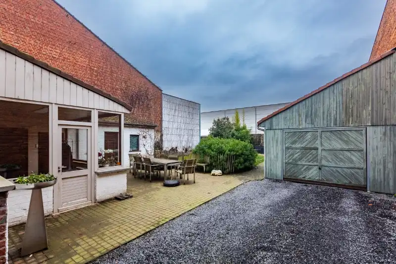 Halfopen woning met 3 slaapkamers, magazijn/ grote garage en tuin op 510 m² foto 10