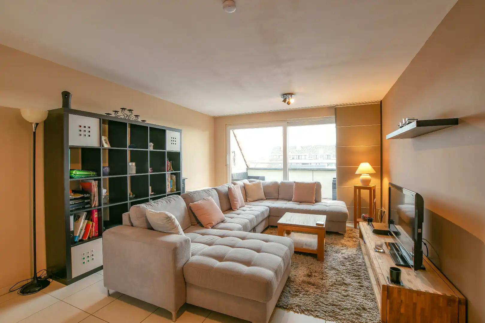 Mooi duplexappartement met 2 slaapkamers, zonnig terras en veel bergruimte te Oostende foto 2