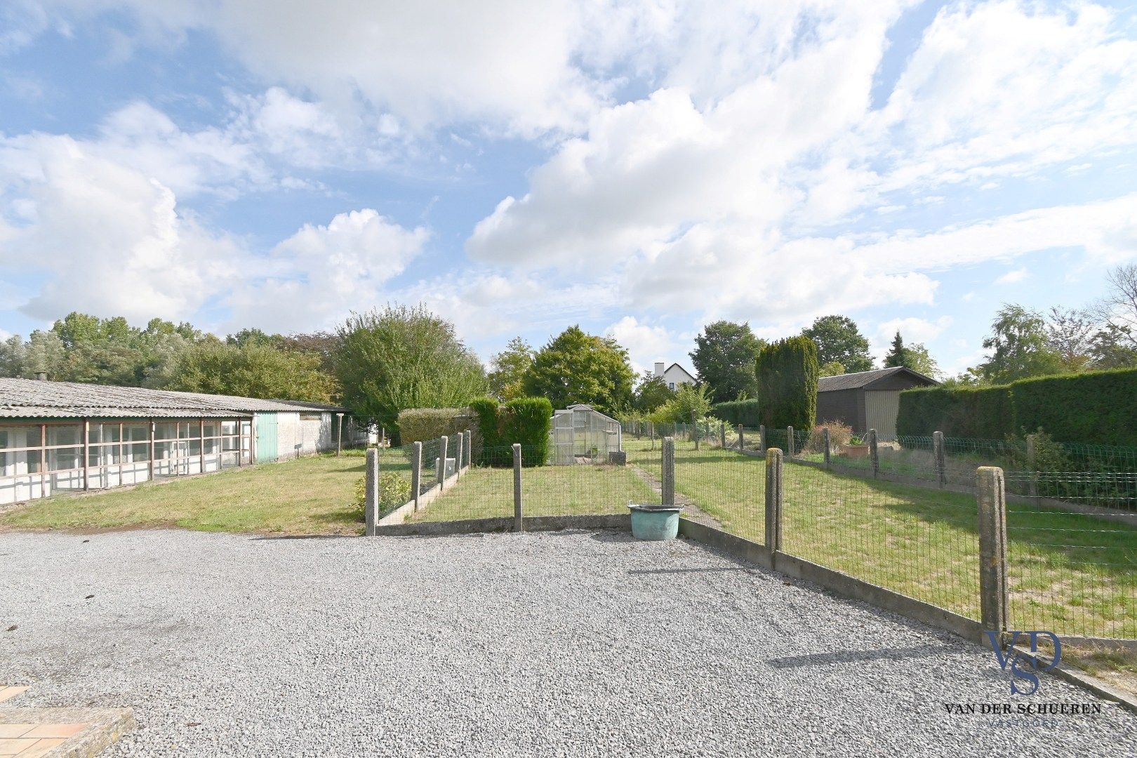 Te renoveren bungalow op een perceel van ca. 2.840 m² foto 27