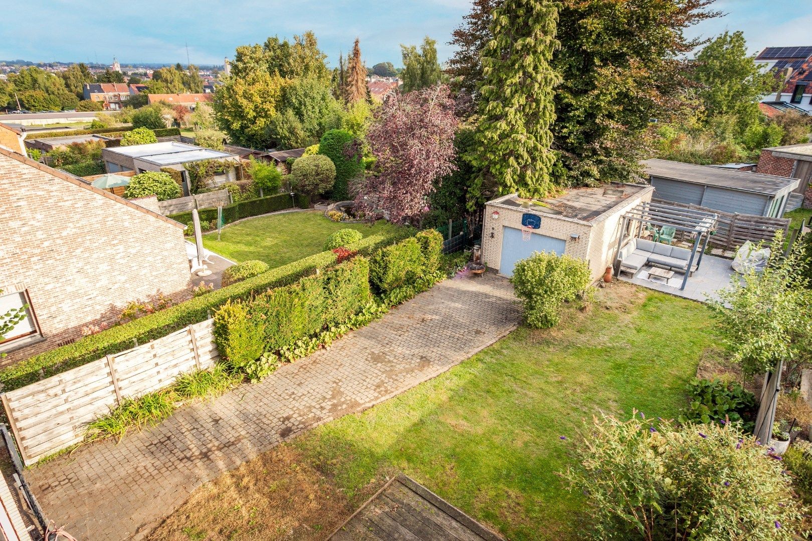 Solide woning met 6 slaapkamers, tuin en garage  foto 23