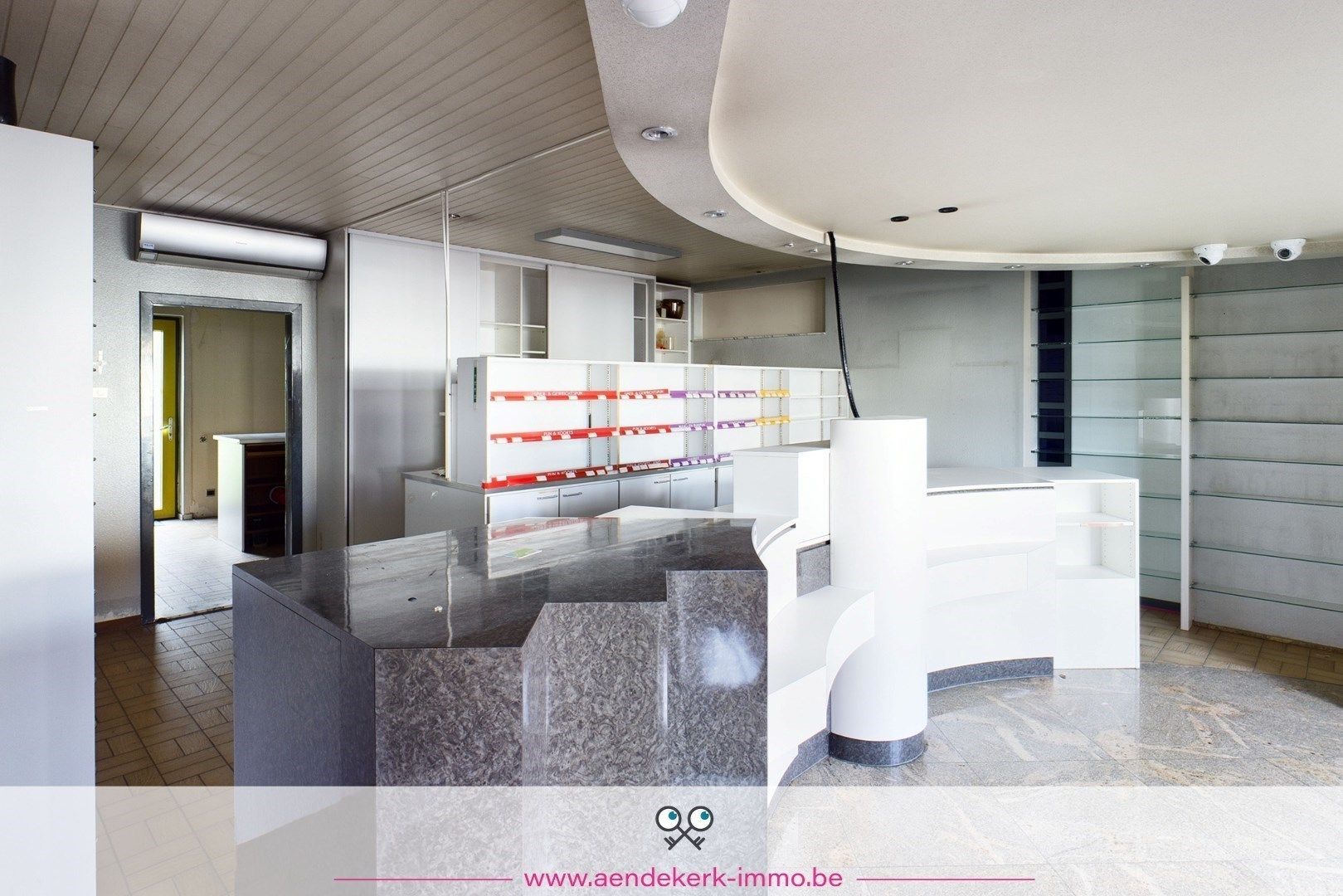 Ruime gezinswoning met handelsruimte in Kinrooi foto 4