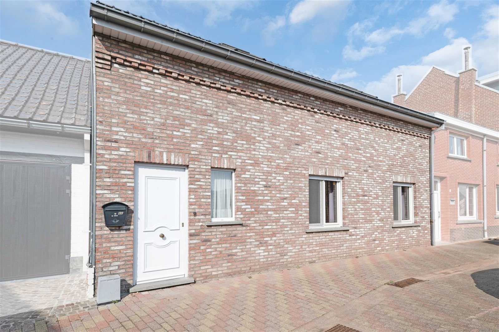 Instapklare woning met 2 slaapkamers  en privé parking/terras foto {{pictureIndex}}