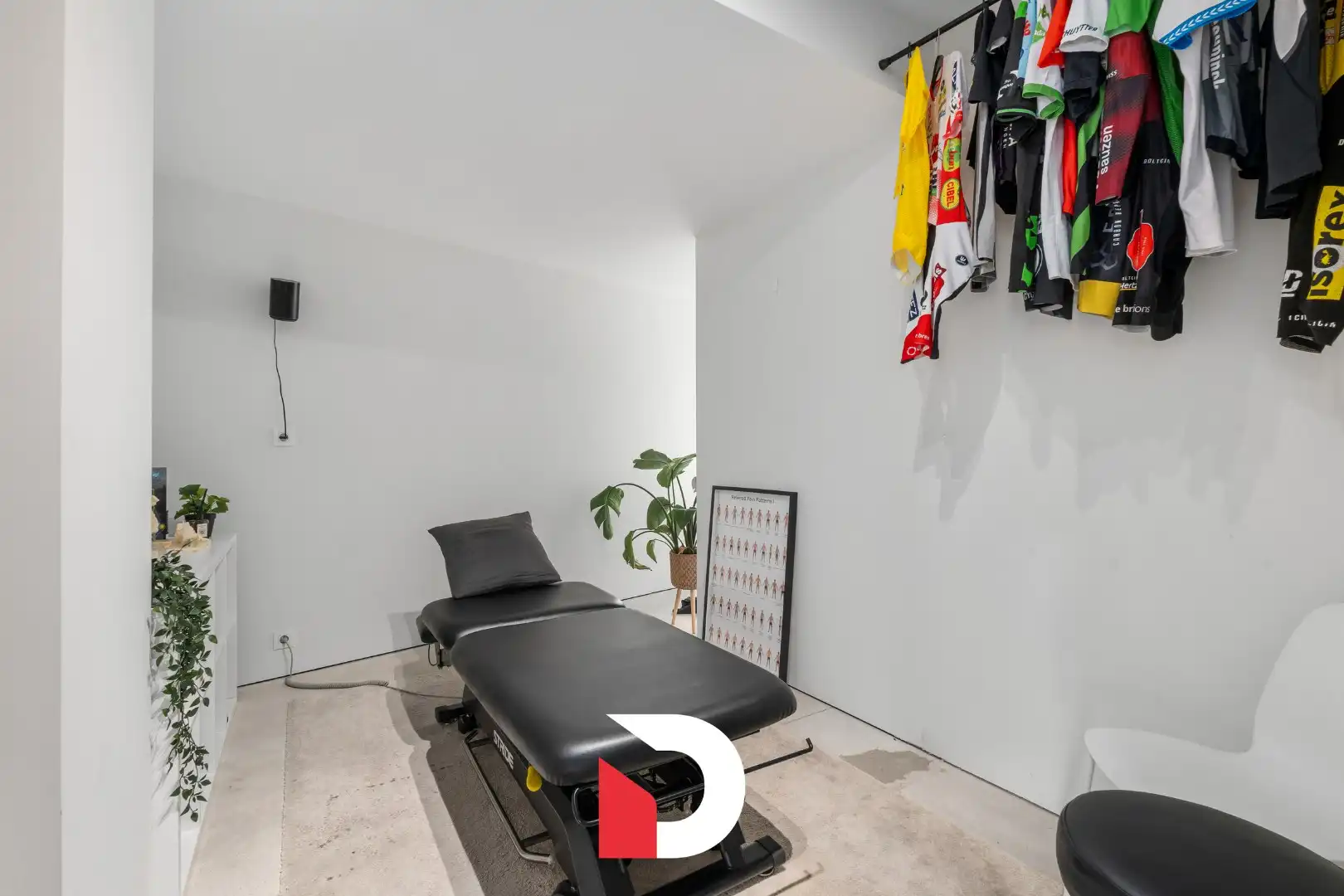 Recent en uniek gelegen kantoor -of praktijkruimte van 221 m² in centrum Brugge foto 8