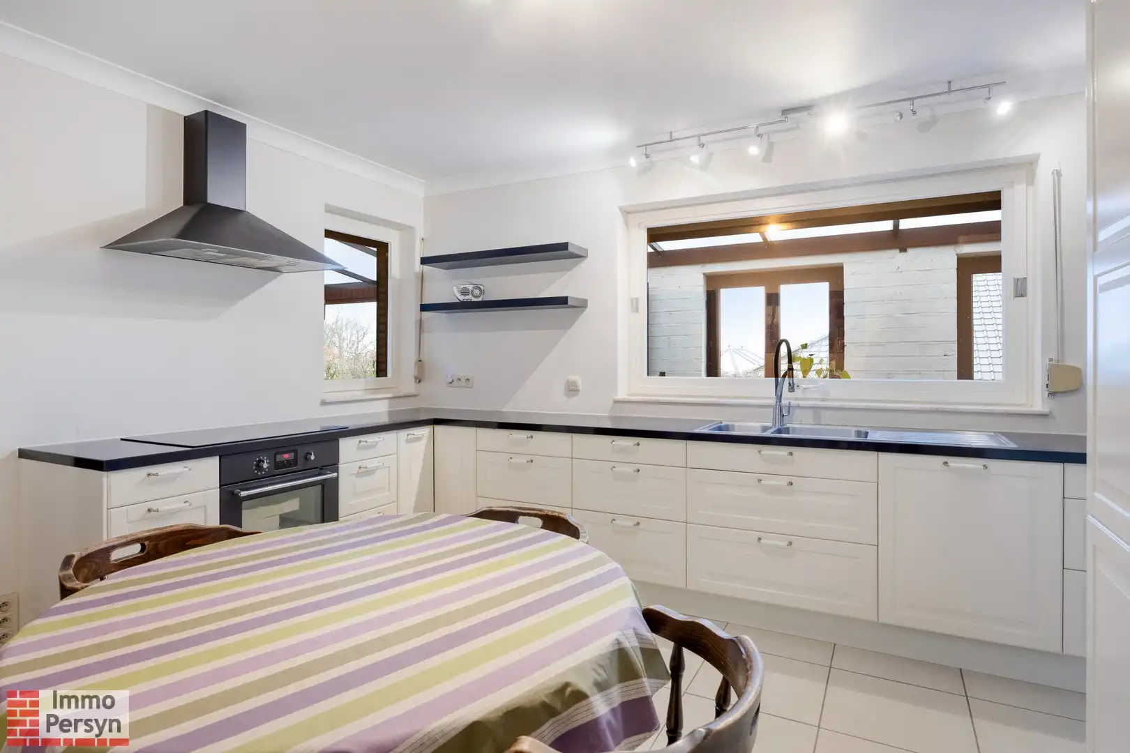 Charmante open bebouwing met praktische indeling in een rustige omgeving foto 13