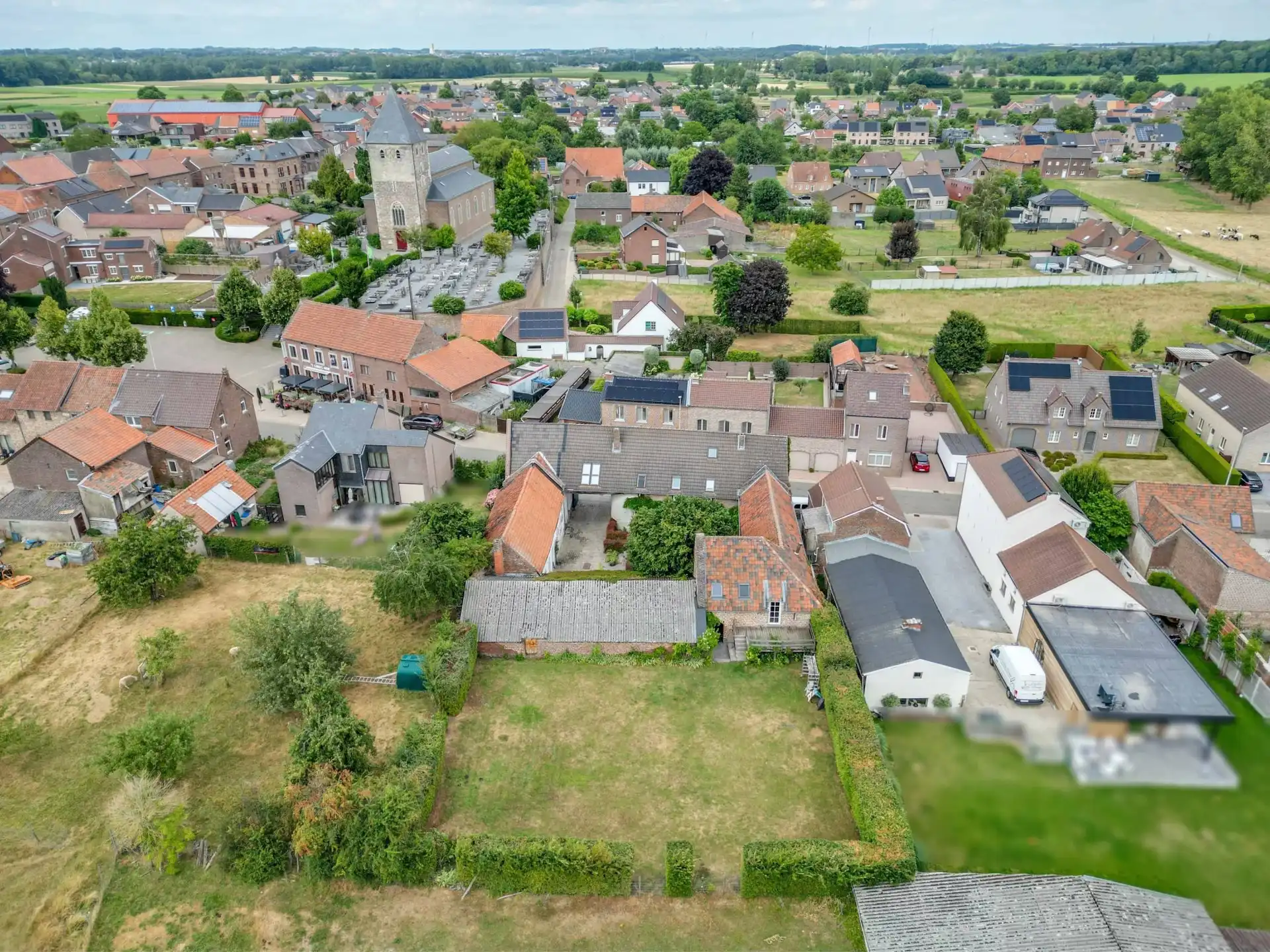 Karaktervolle vierkantshoeve met ruime binnenkoer foto 4