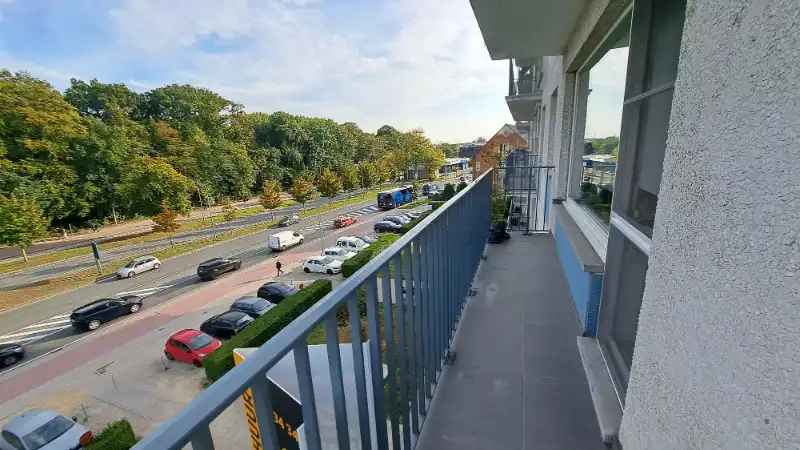 Ruim en lichtrijk 2-slaapkamerappartement met terras te koop in Sint-Michiels Brugge foto 12