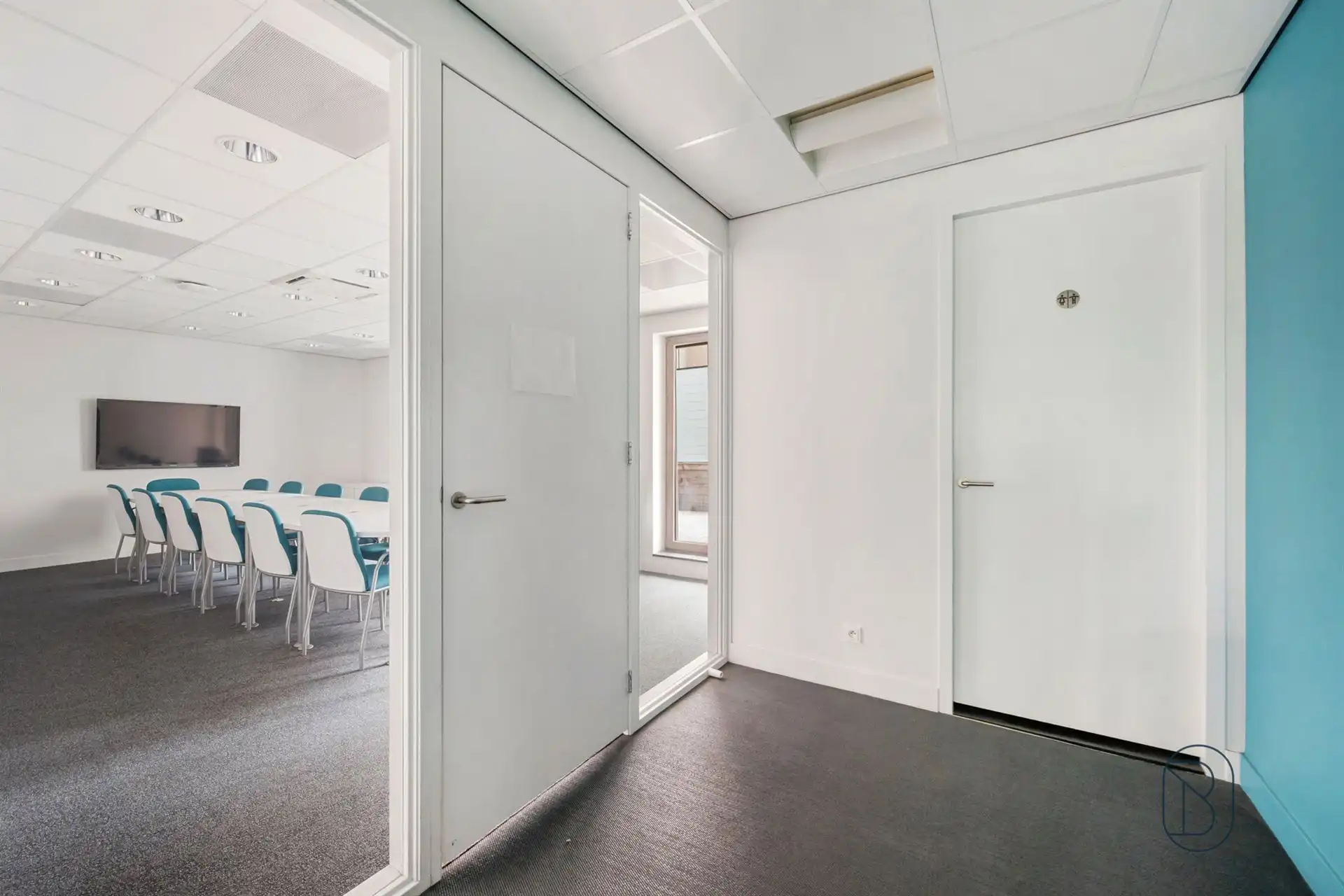 Topgelegen kantoorruimte van 450m2, veel potentieel foto 12