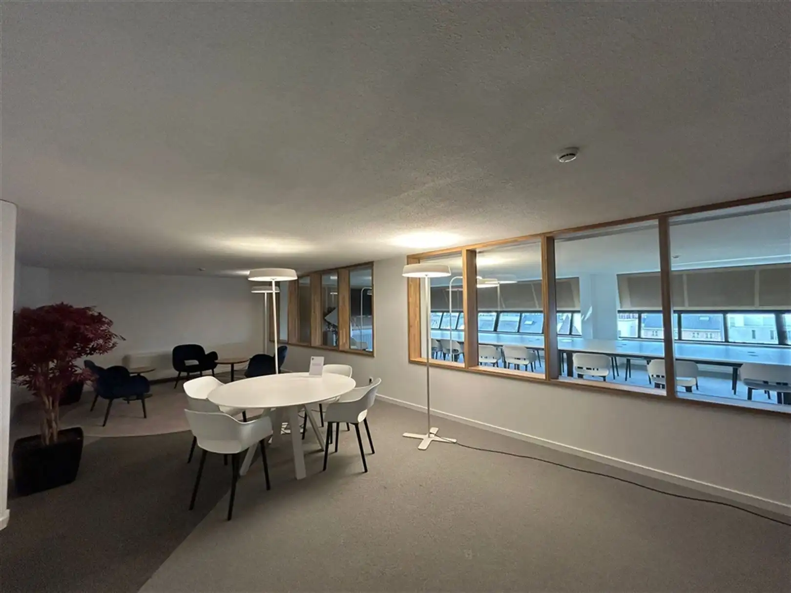Volledig rerenoveerde kantoren te huur vanaf 150 m² foto 26