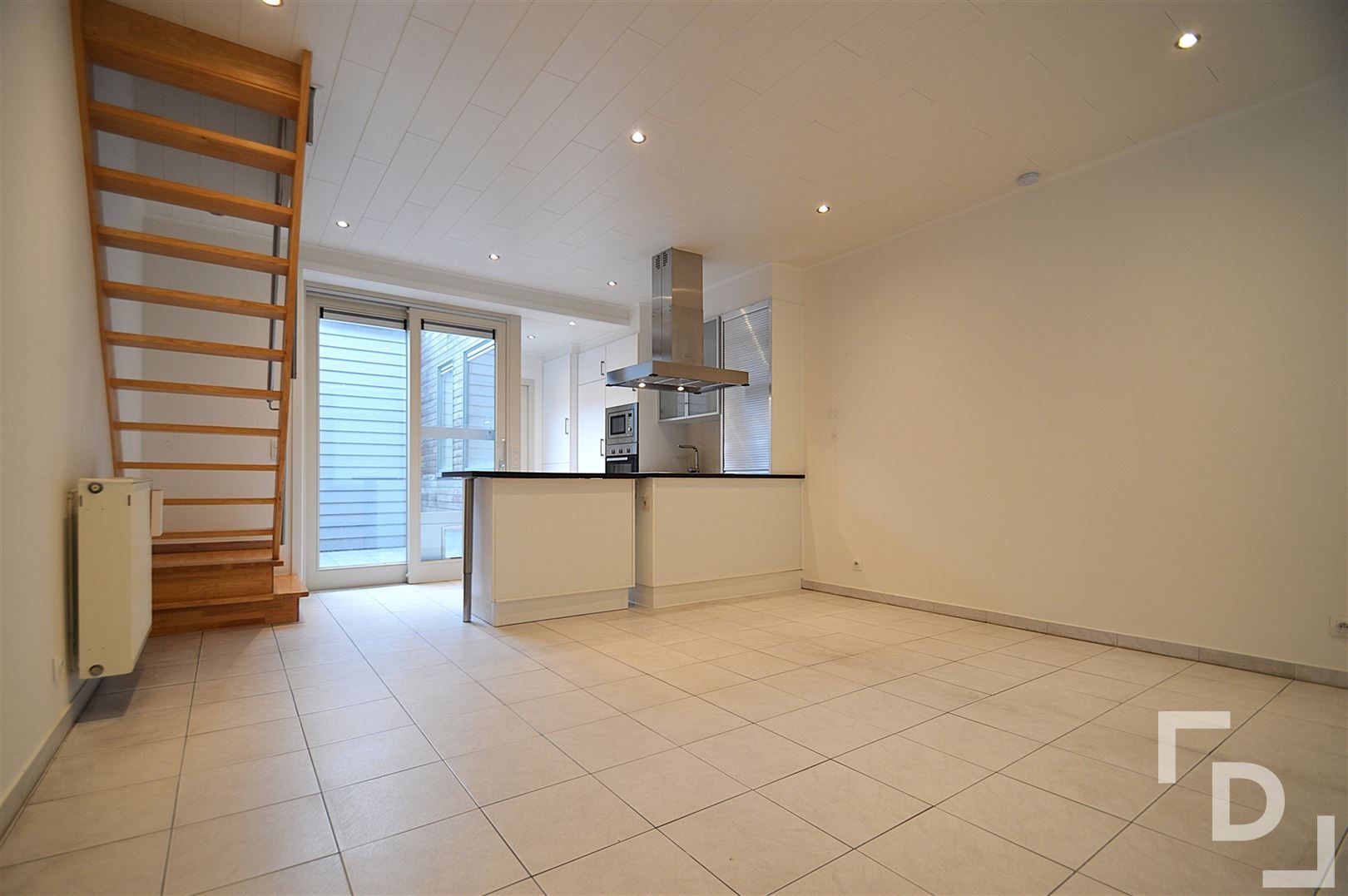 Stadswoning met 3 slaapkamers te huur op centrale locatie te Ieper. foto 3