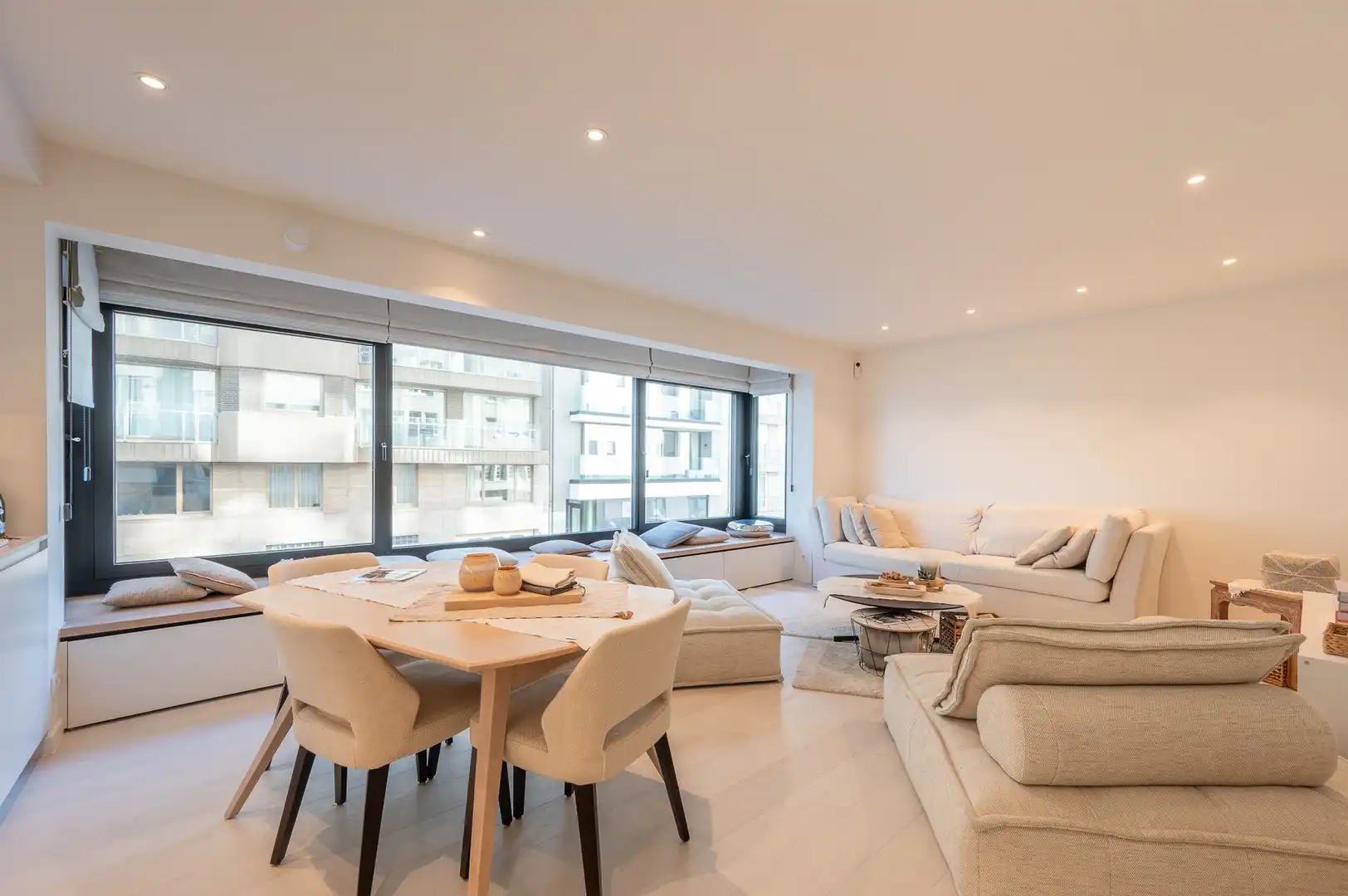 Fantastisch gerenoveerd appartement met zijdelings zeezicht in hartje Zoute. foto 13