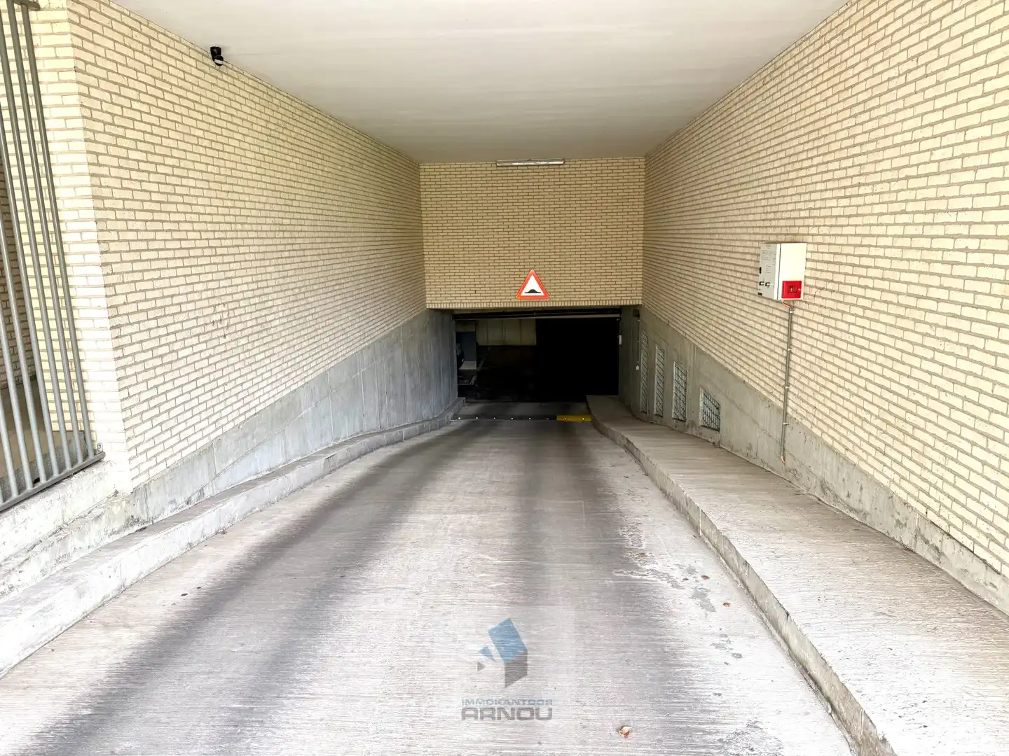 Ondergrondse enkele parkeerplaats foto 3