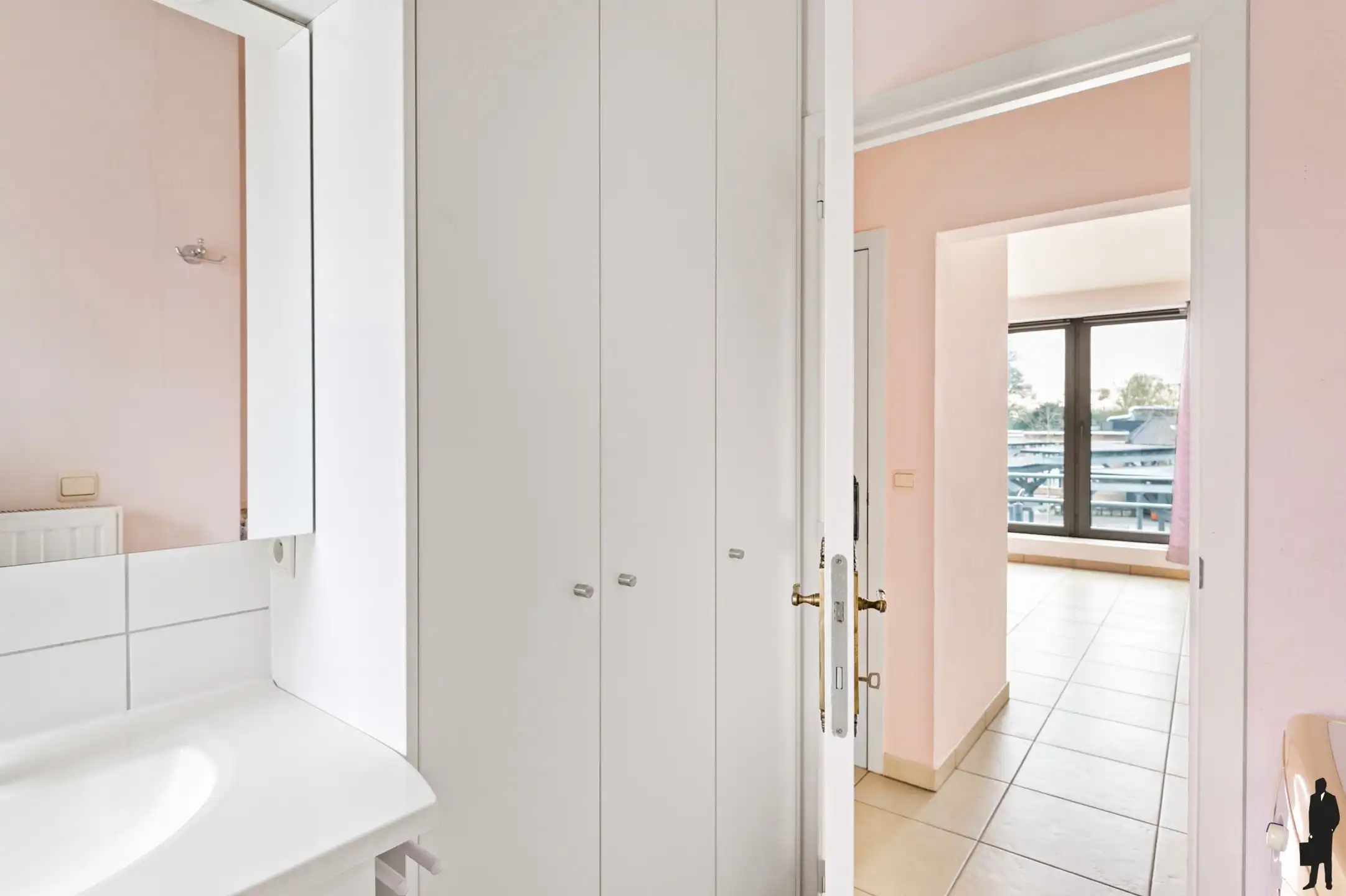 Centraal gelegen app met zicht op het Marktplein van Mortsel foto 14