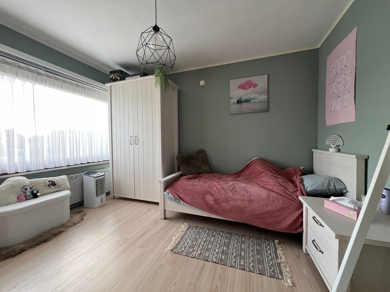 Instapklare woning met 4 slaapkamers en garage. foto 5