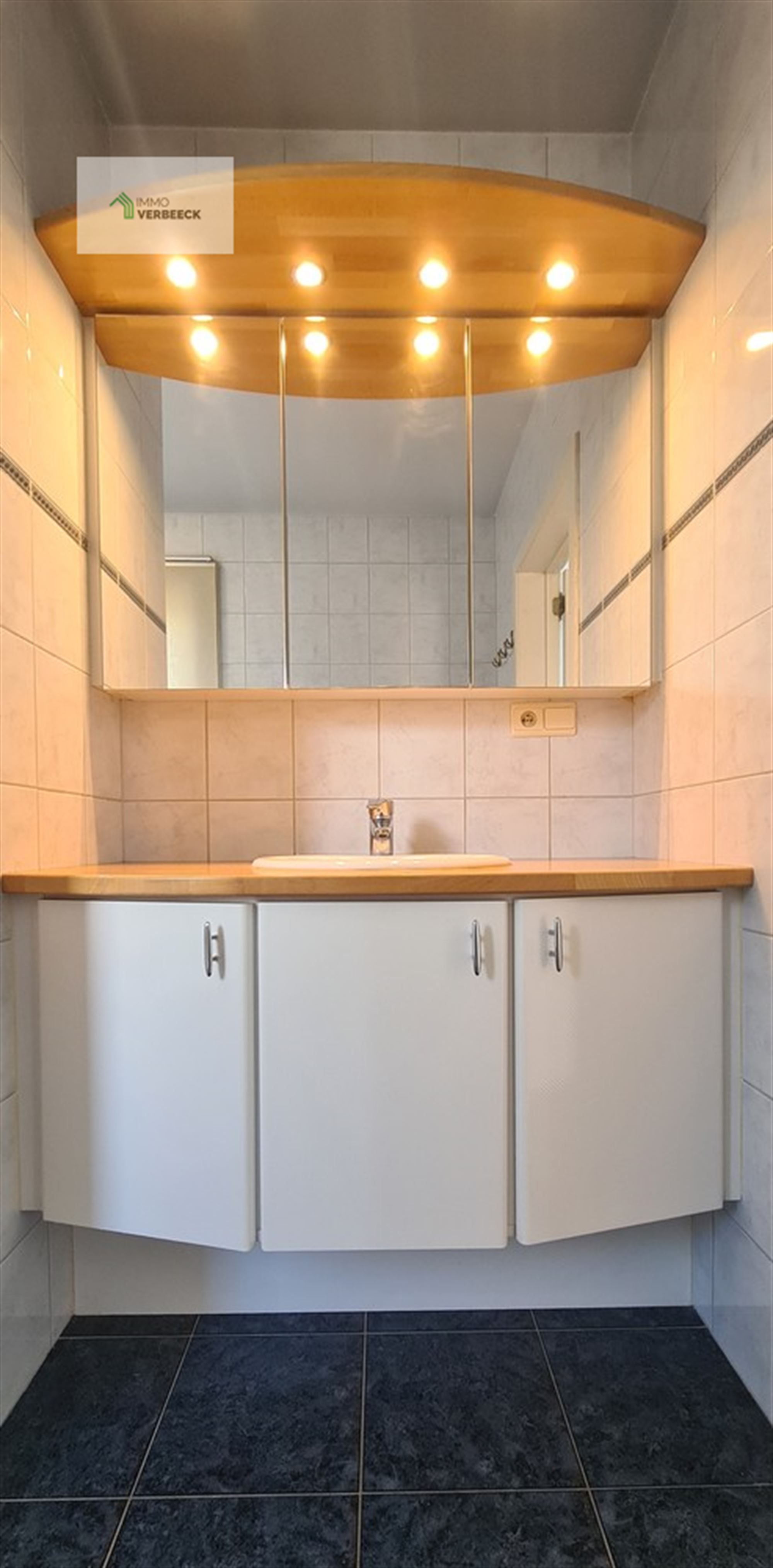 Gezellig dakappartement met zéér ruim terras. foto 8