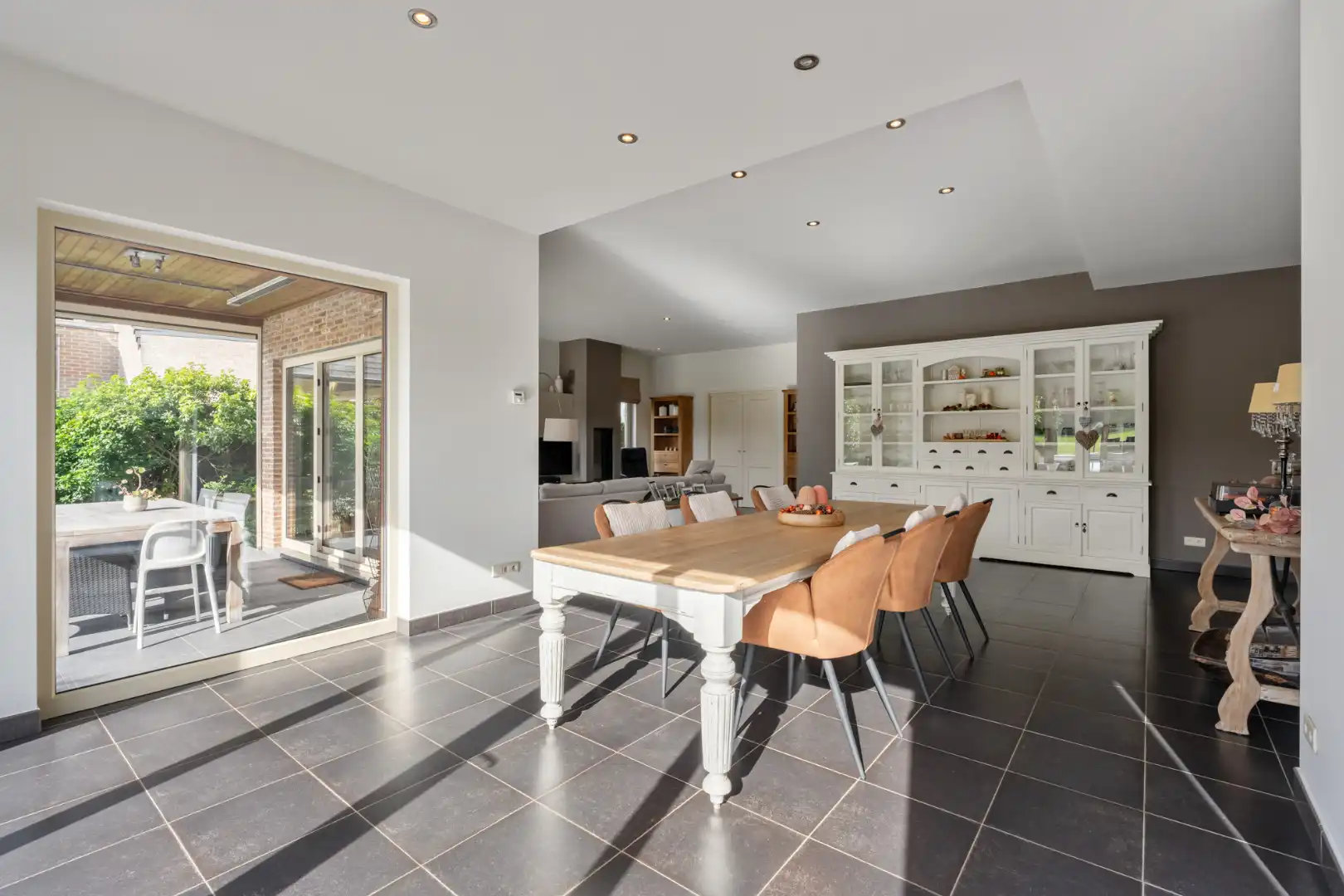 Stijlvolle villa in tijdloze pastorijstijl met zwembad en exclusieve tuinbeleving. foto 15