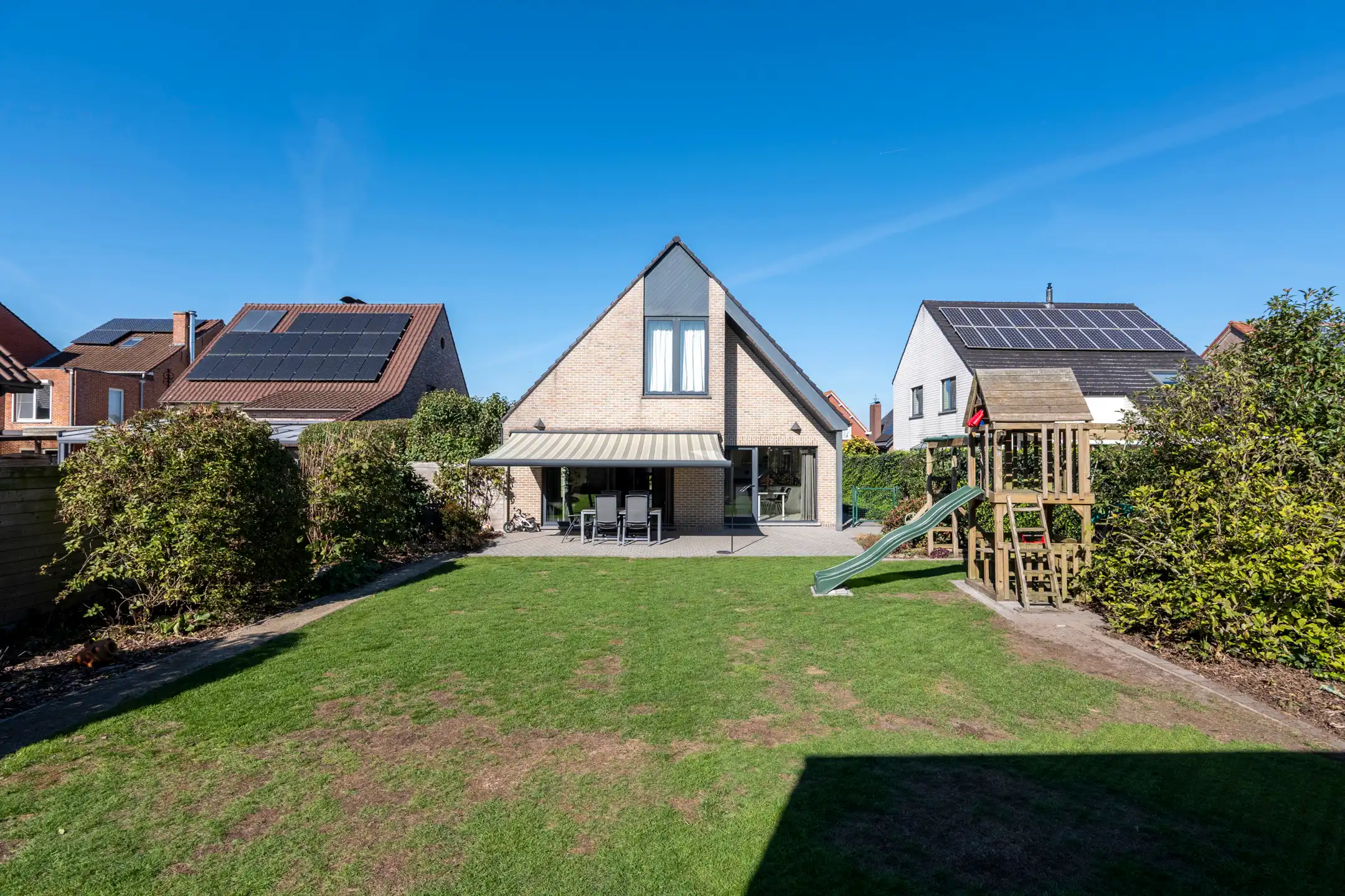 Goed onderhouden vrijstaande woning op 600 m² grond. foto 2