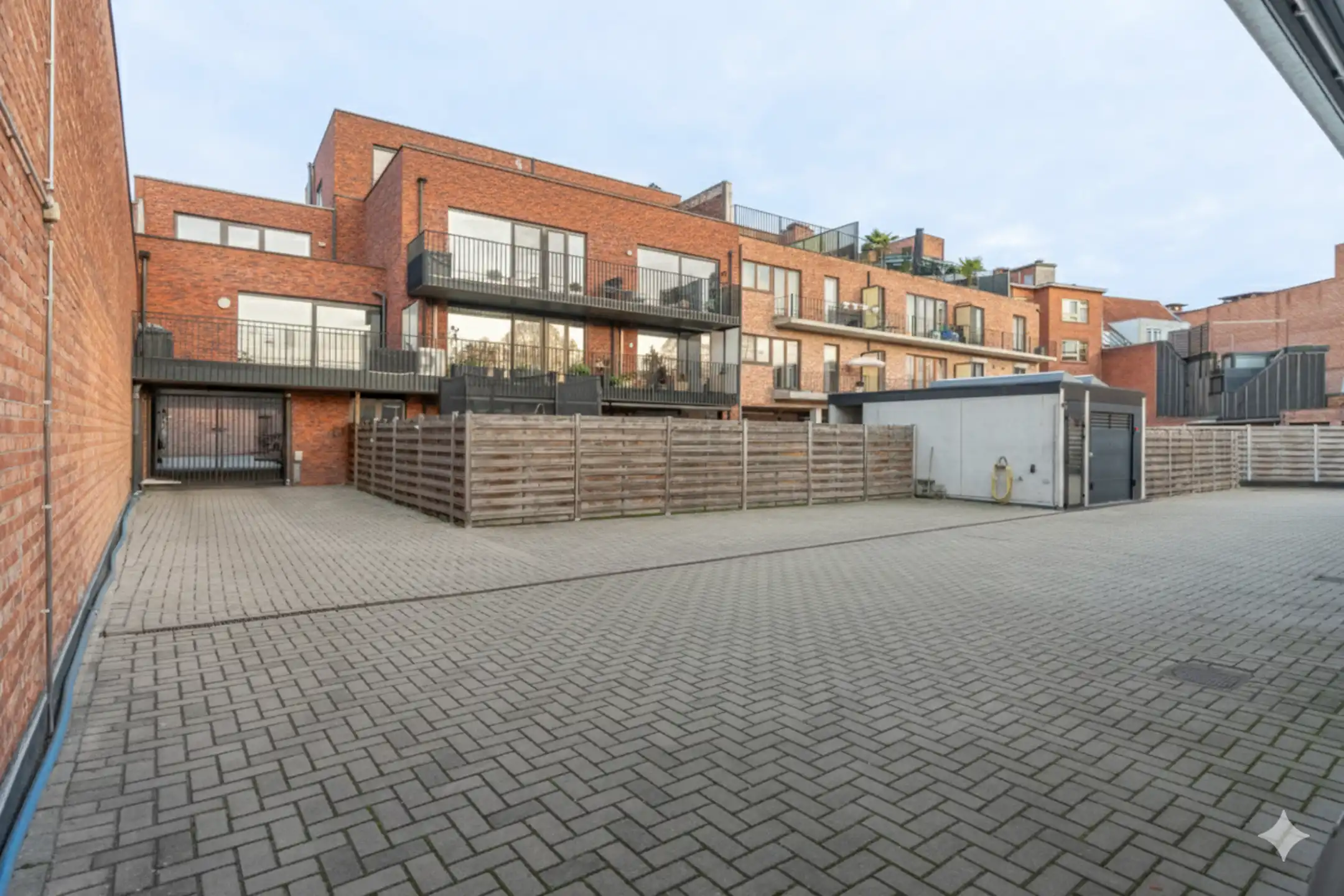 Zeer gunstig gelegen ondergrondse autostaanplaatsen te koop! foto 4