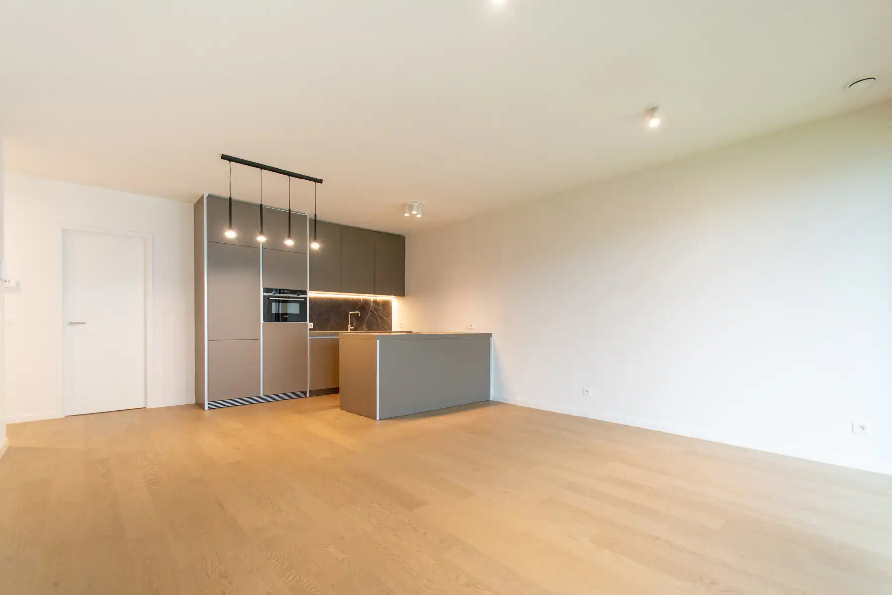 Prachtig 2slpk + bureau appartement met prachtige terrassen foto 3