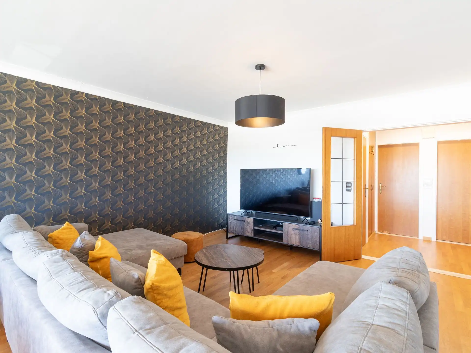 Instapklaar appartement met 2 terrassen! foto 2