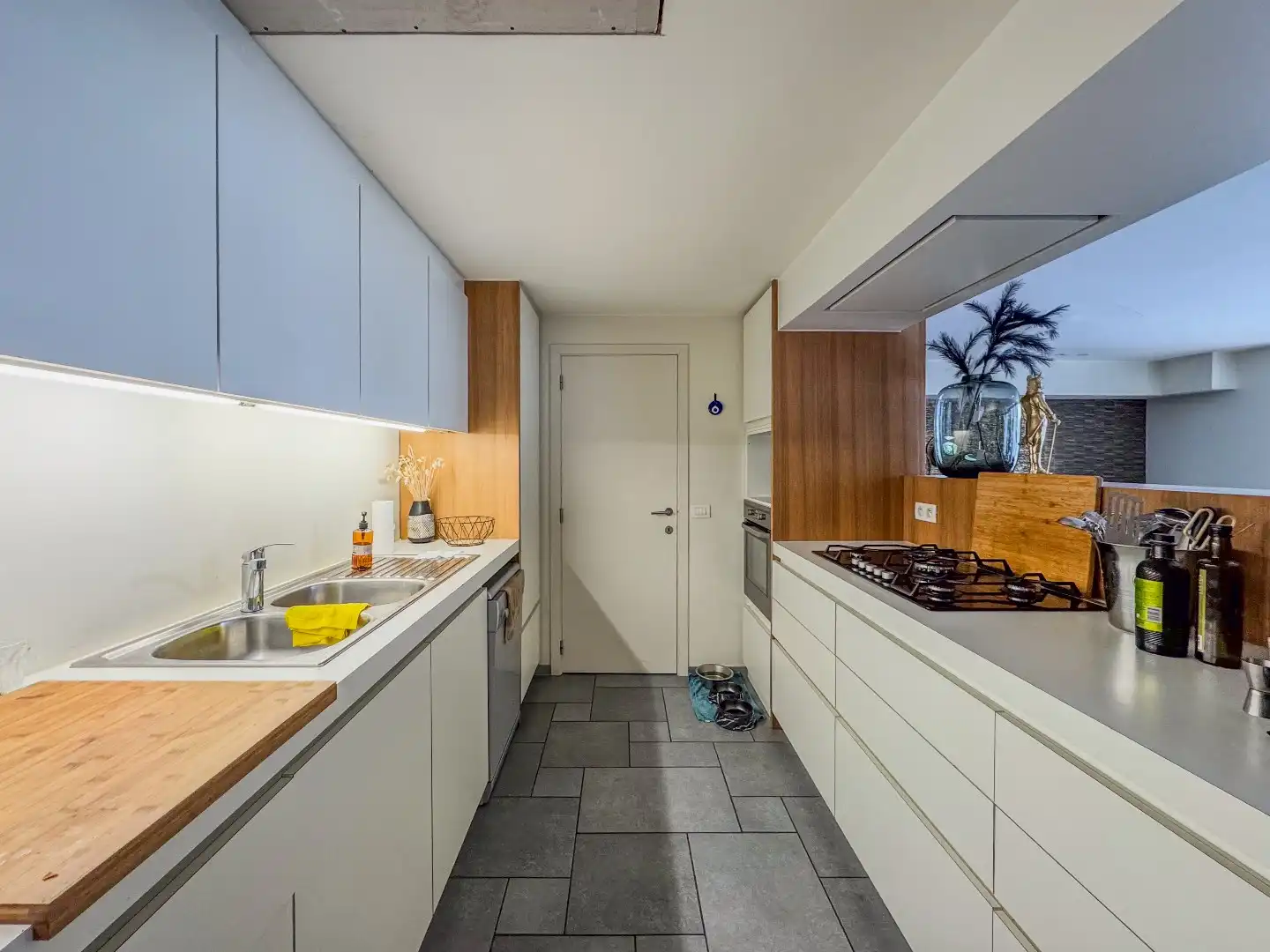 Zeer ruim appartement met 3 slaapkamers, 3 badkamers en gigantisch terras. foto 5