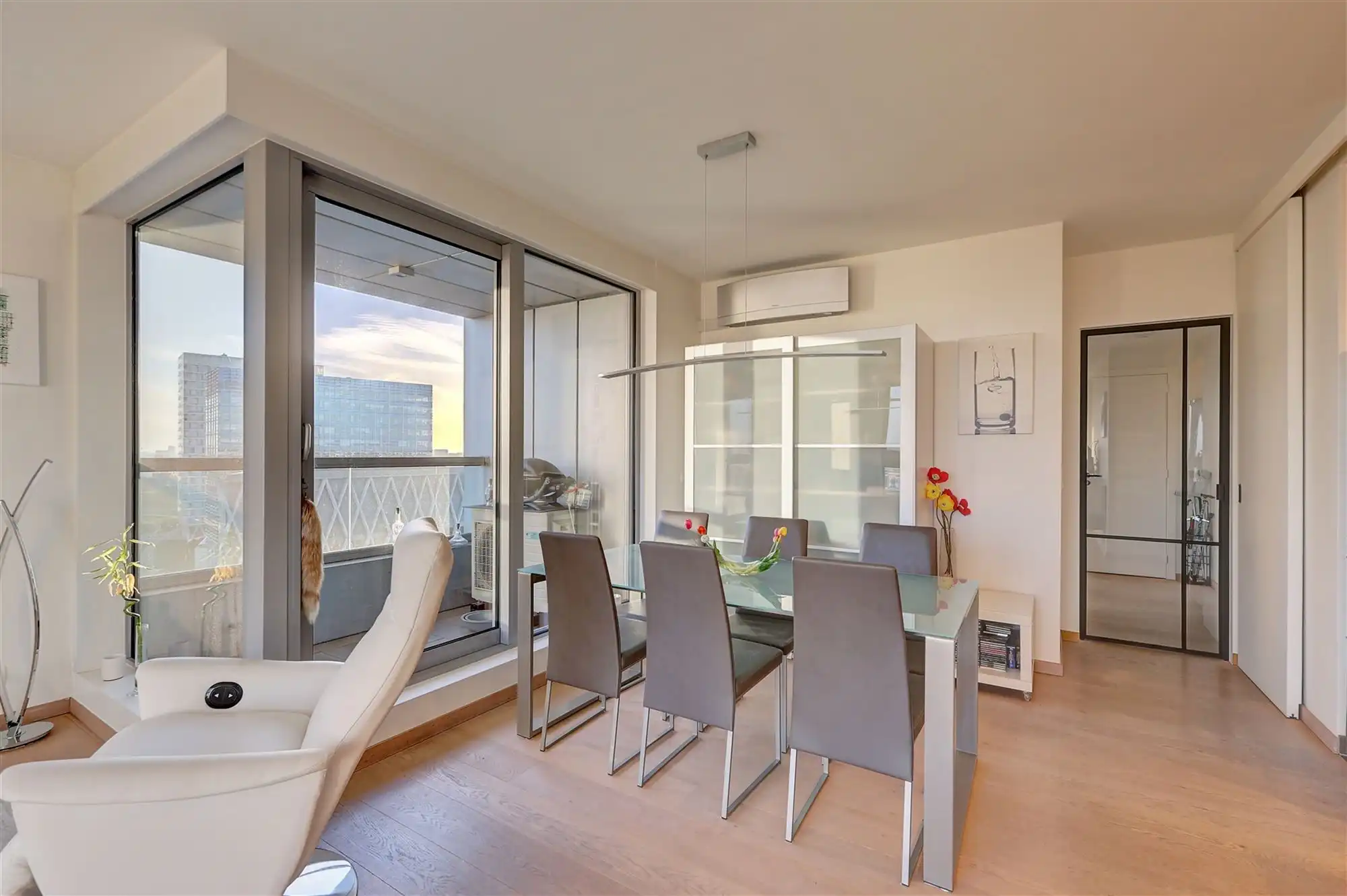 Instapklaar appartement met 2 slpks met terras in centrum Antwerpen foto 6