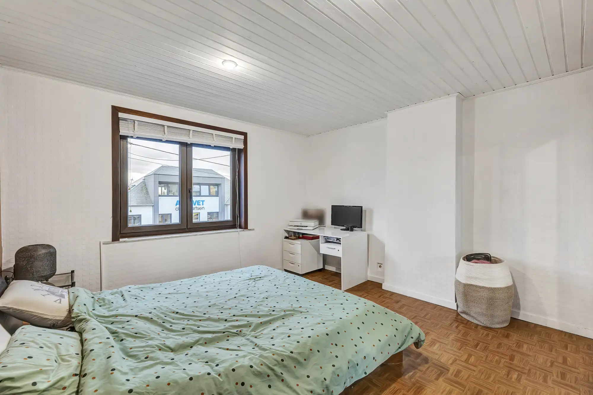 Strategisch gelegen, instapklare woning met veel potentieel foto 15