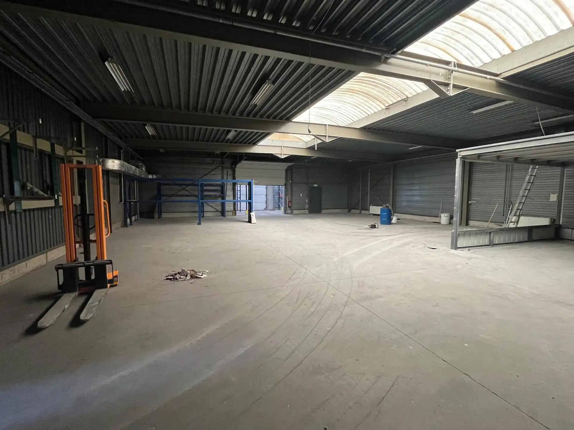 Bedrijfsgebouw magazijn met kantoren Mechelen-Noord foto 7