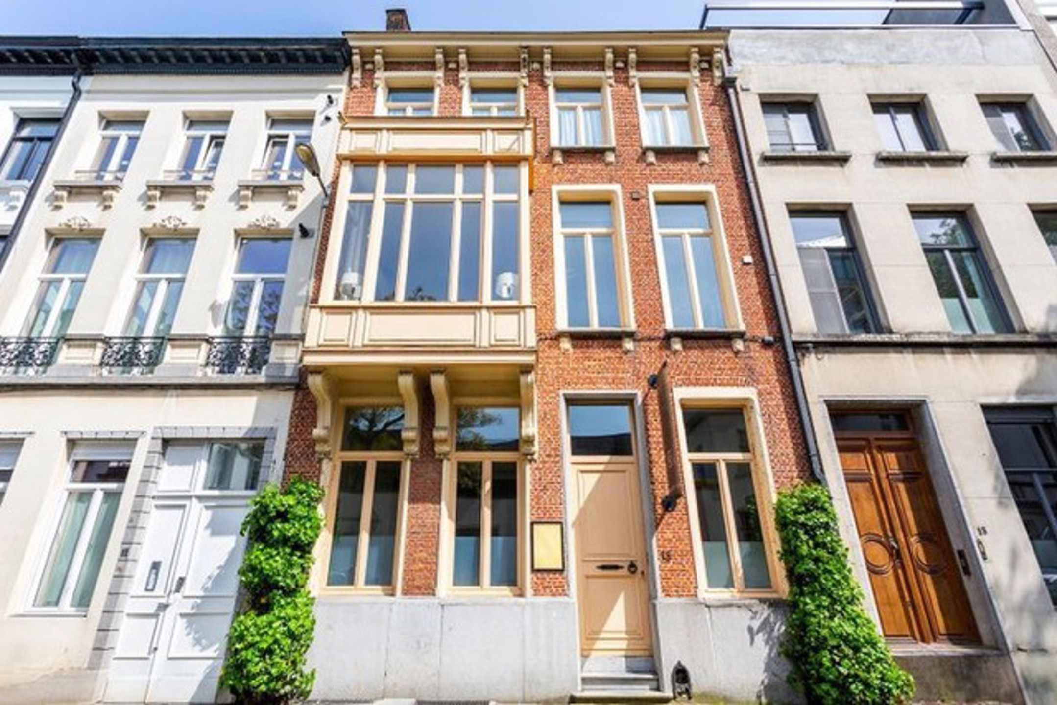 Hoofdfoto van de publicatie: ANTWERPEN - Eclectische herenwoning in centrum Antwerpen