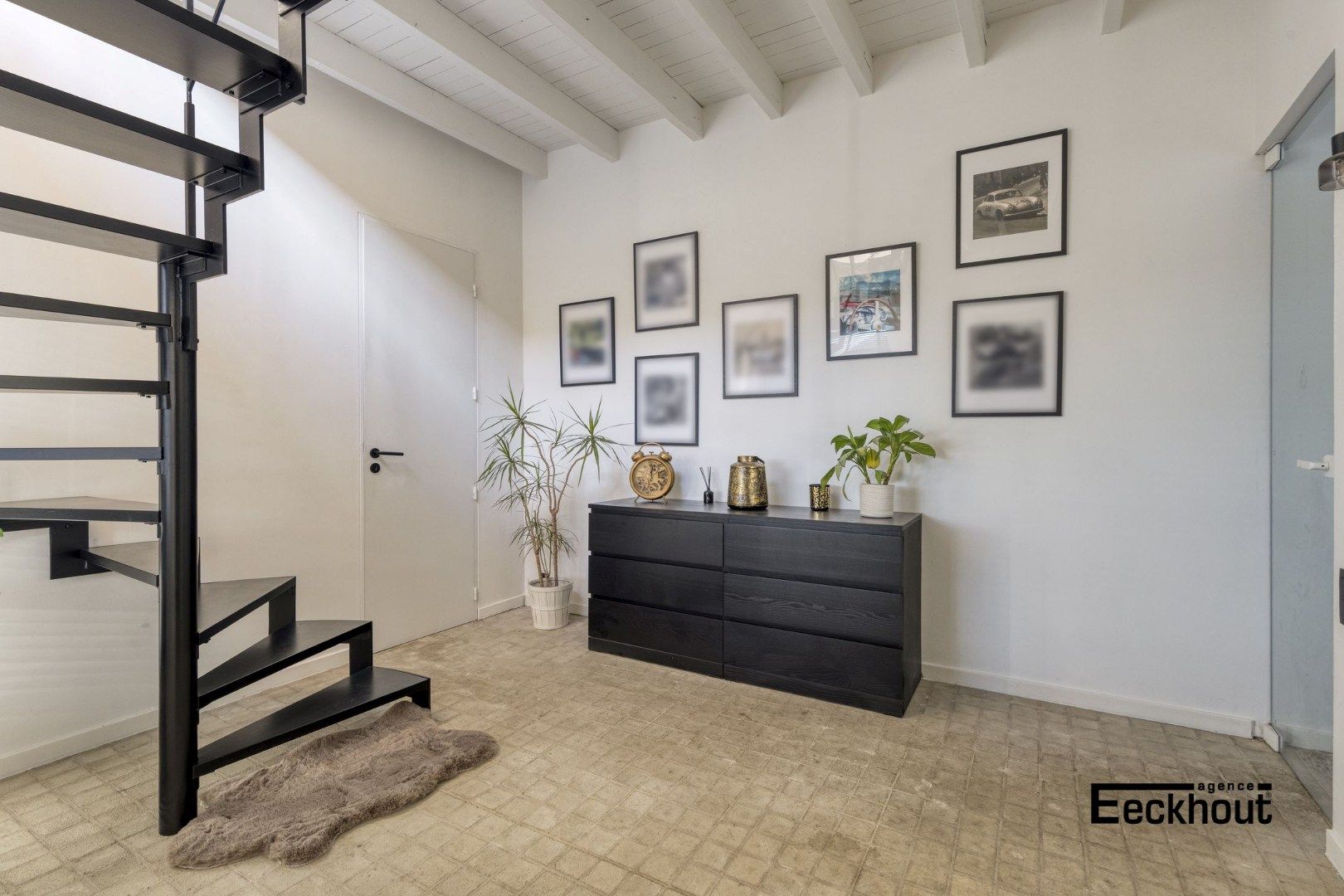 Ruime halfopen woning met prachtige aangelegde tuin en carport voor 2 wagens! foto 16