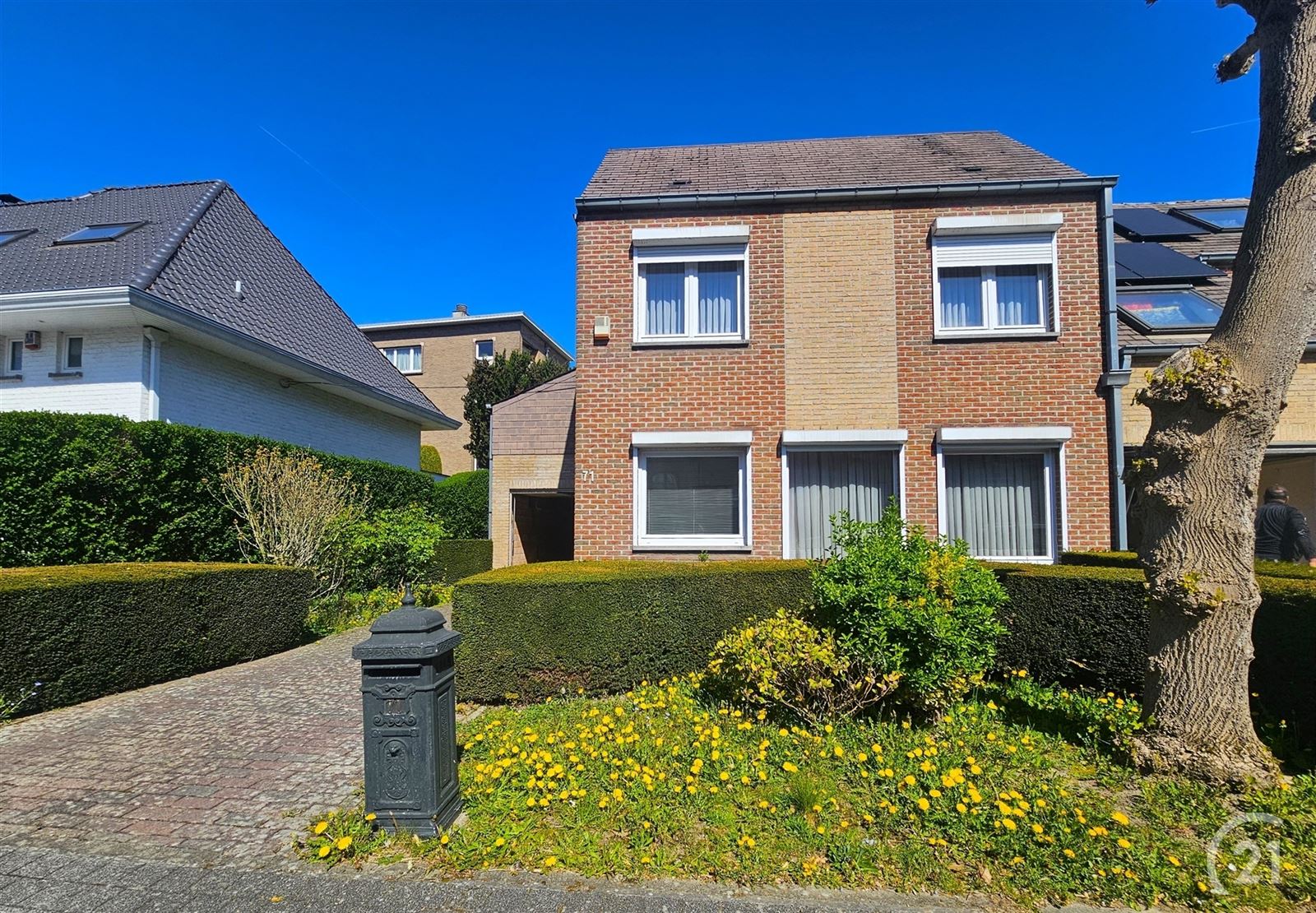 Charmante eengezinswoning op een rustige locatie in de directe nabijheid van het centrum foto {{pictureIndex}}